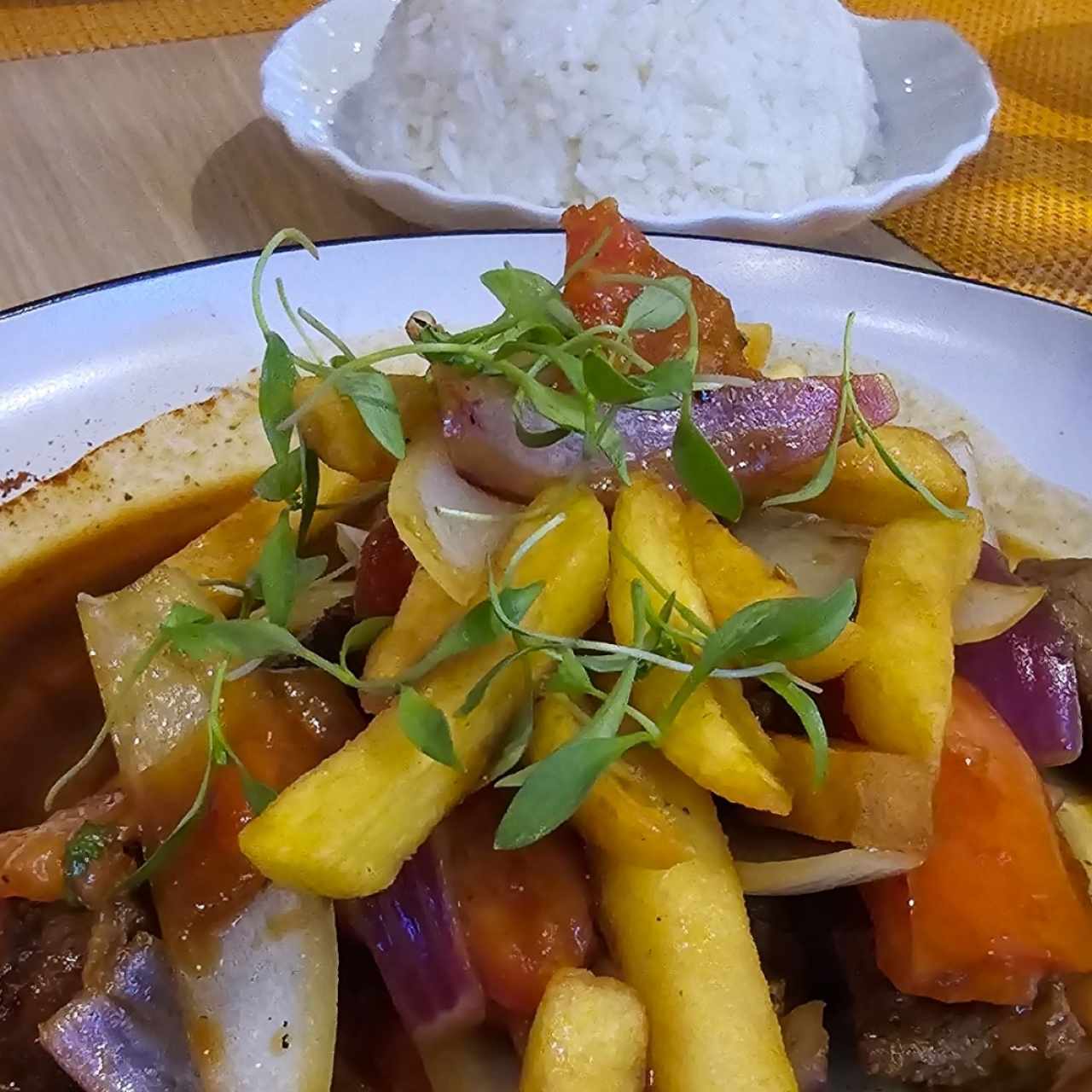 Carnes - Lomo Saltado