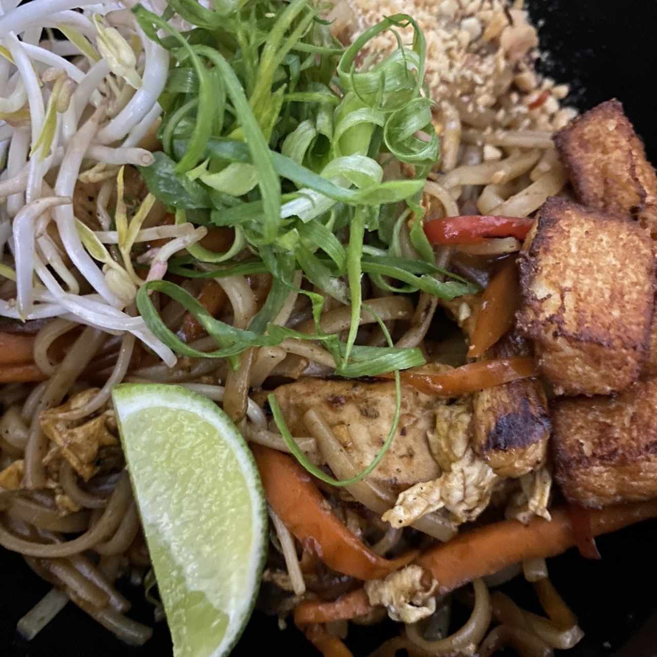 Pad Thai Mixto (pollo, filete y langostinos)