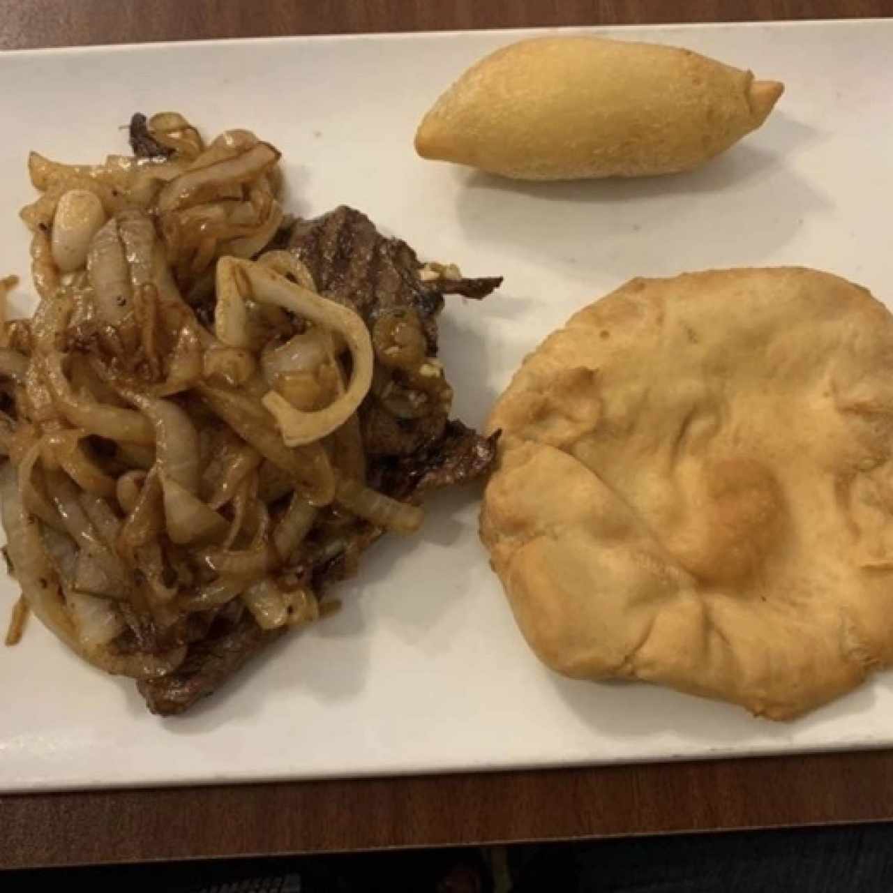 Bistec encebollado