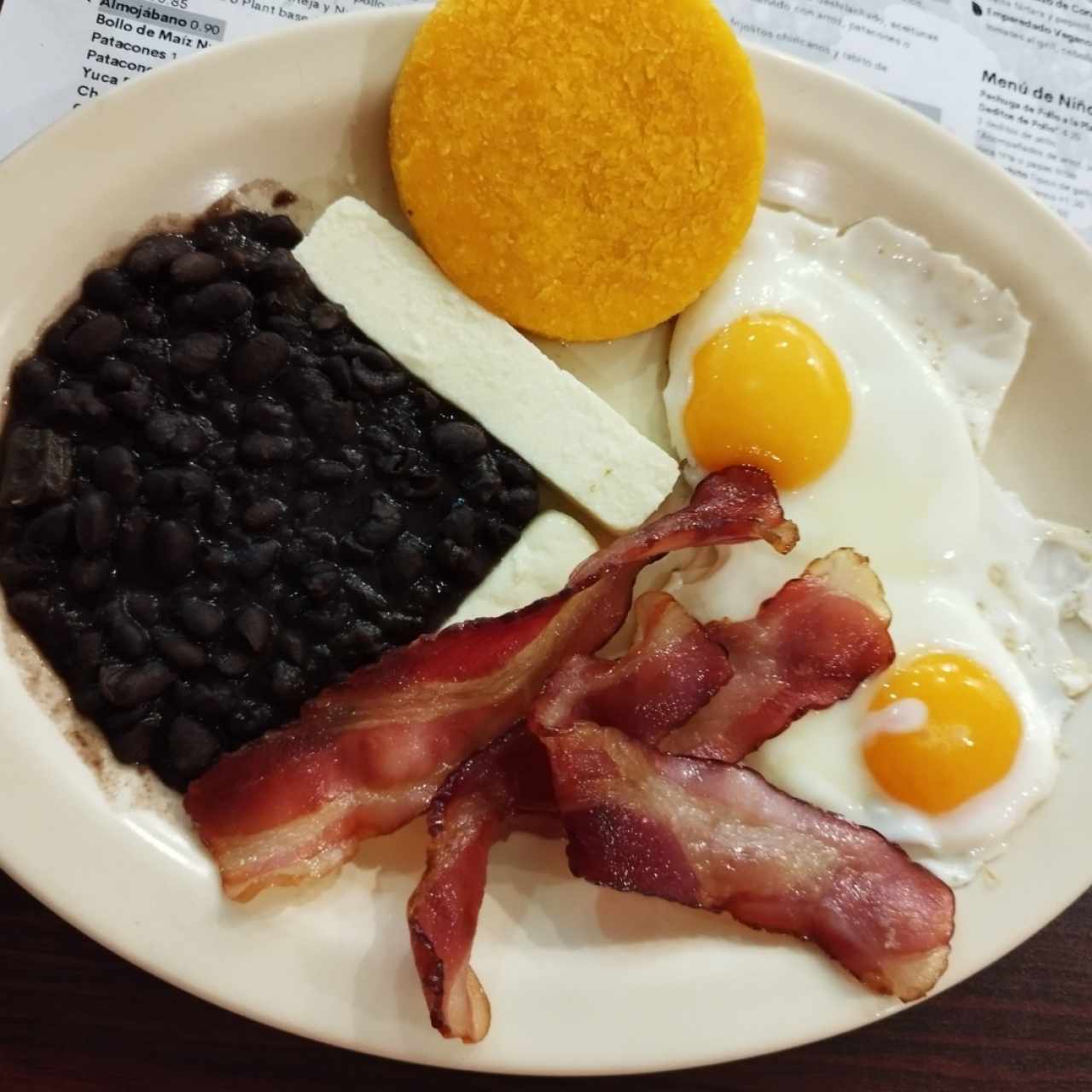 Desayuno Típico Trapiche