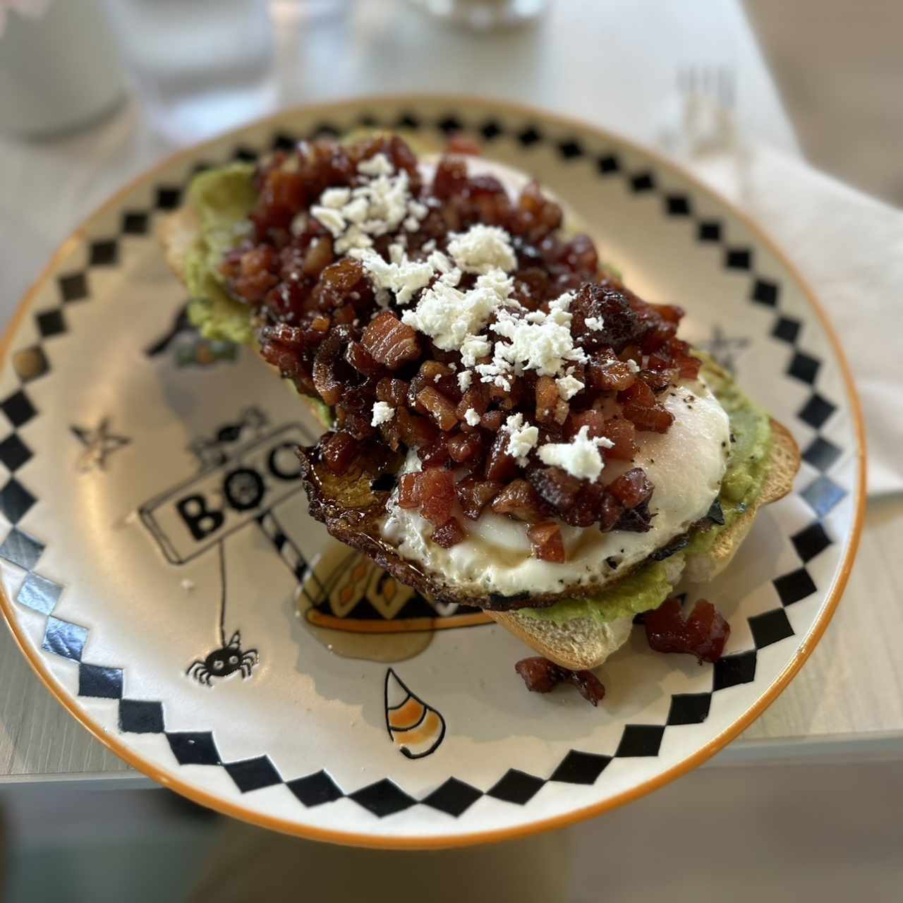 Avocado Toast con Tocino