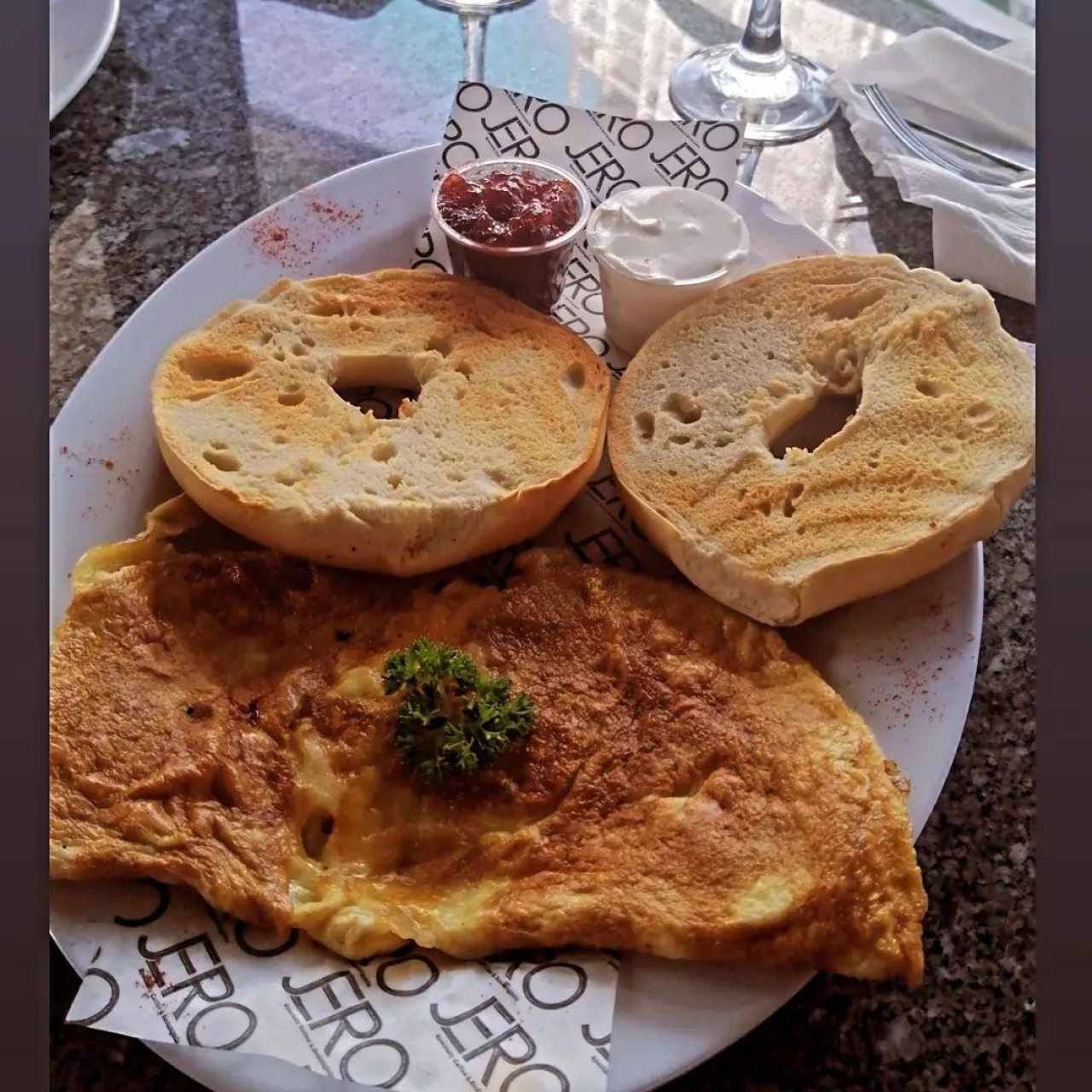 Huevos y bagel