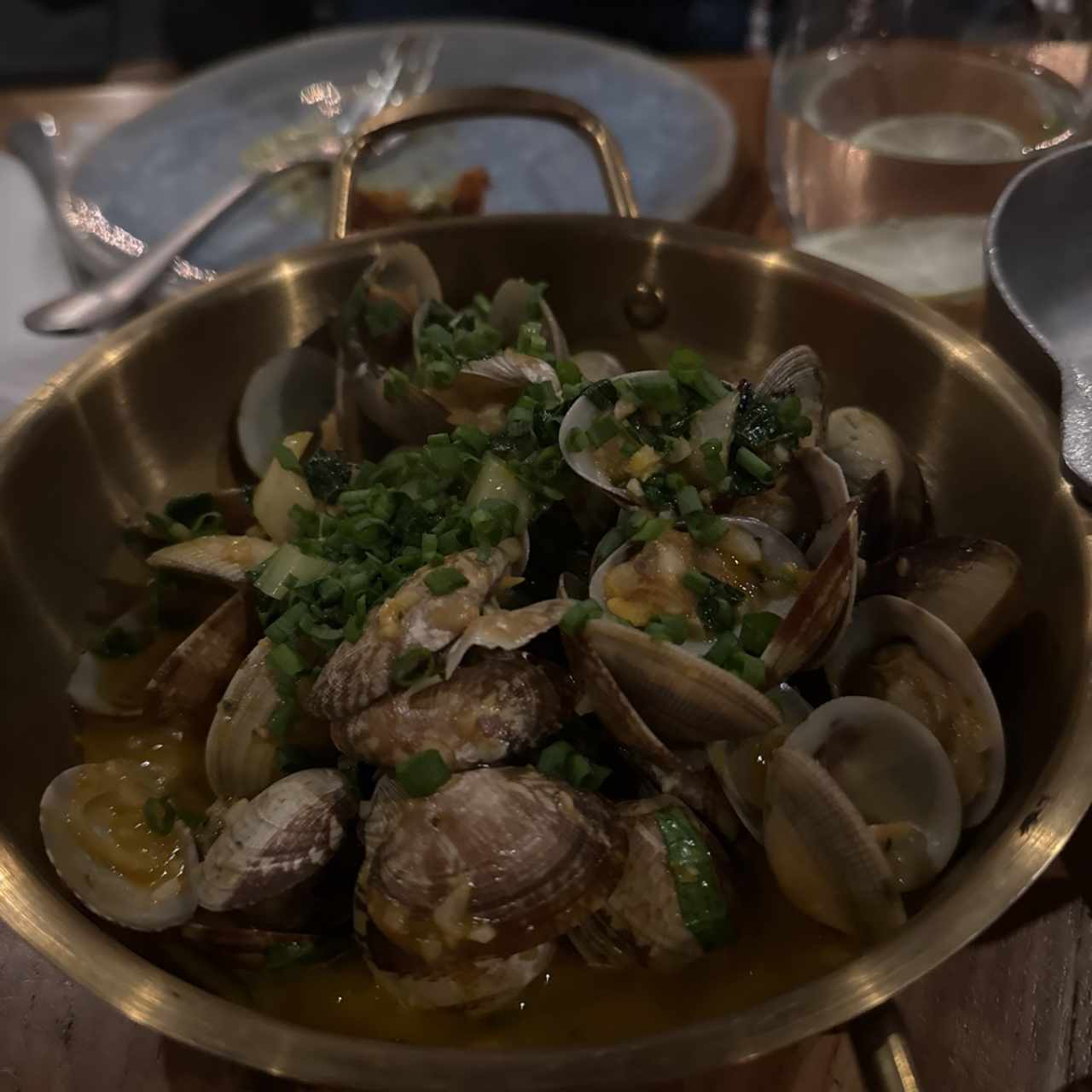 Almejas al ajillo