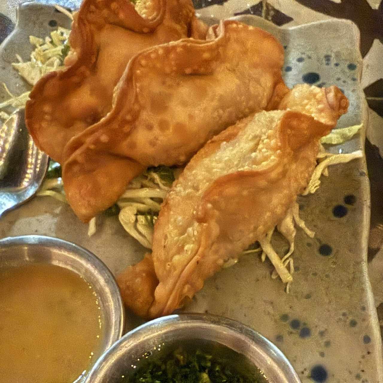 Empanadas de pescado al curry y queso amarillo