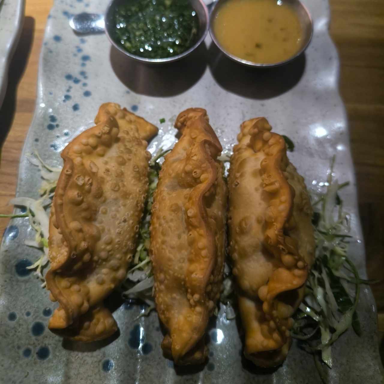 Empanadas de pescado al curry y queso amarillo