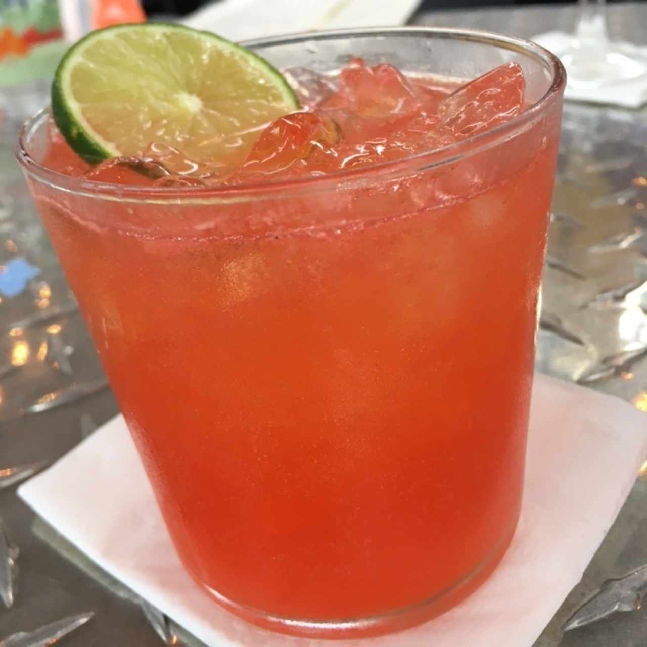 Sandia Spritz(Seco Herrerano, Apperol, sandia, limón, prosecco, hierba buena)