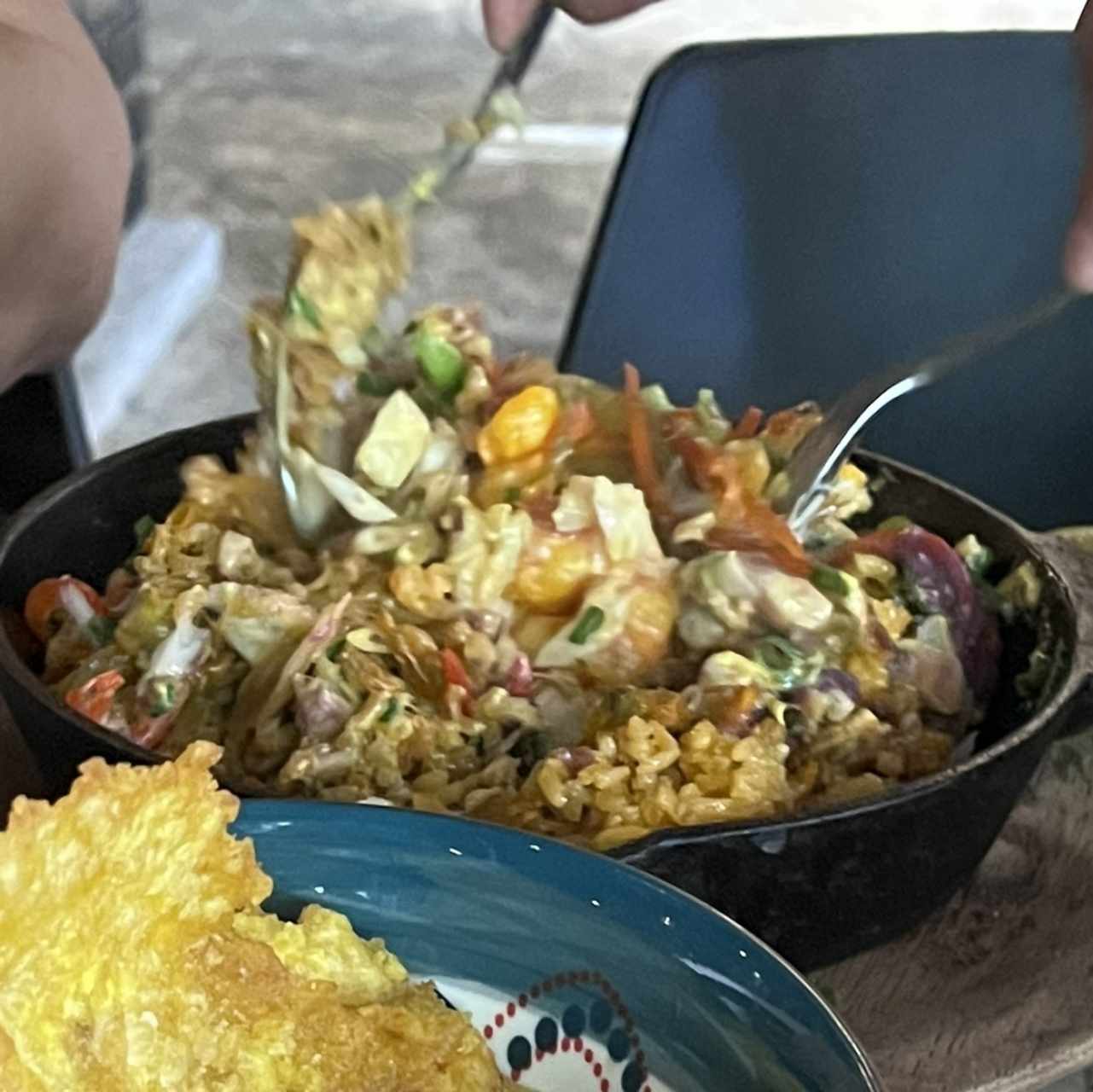 Guacho con guandú, coco y mariscos