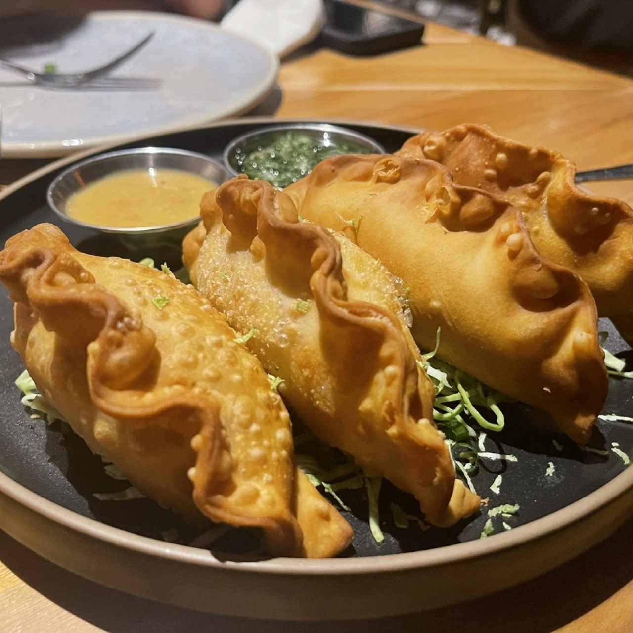 Empanadas de pescado al curry y queso amarillo