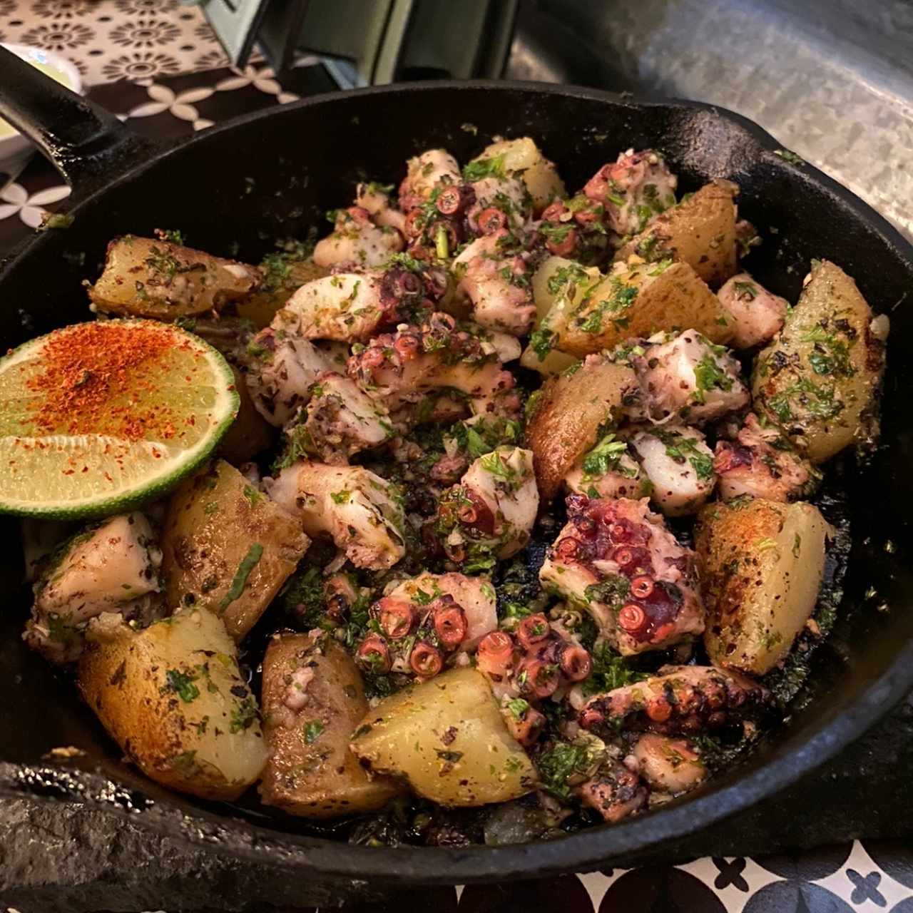 pulpo al carbon con papas