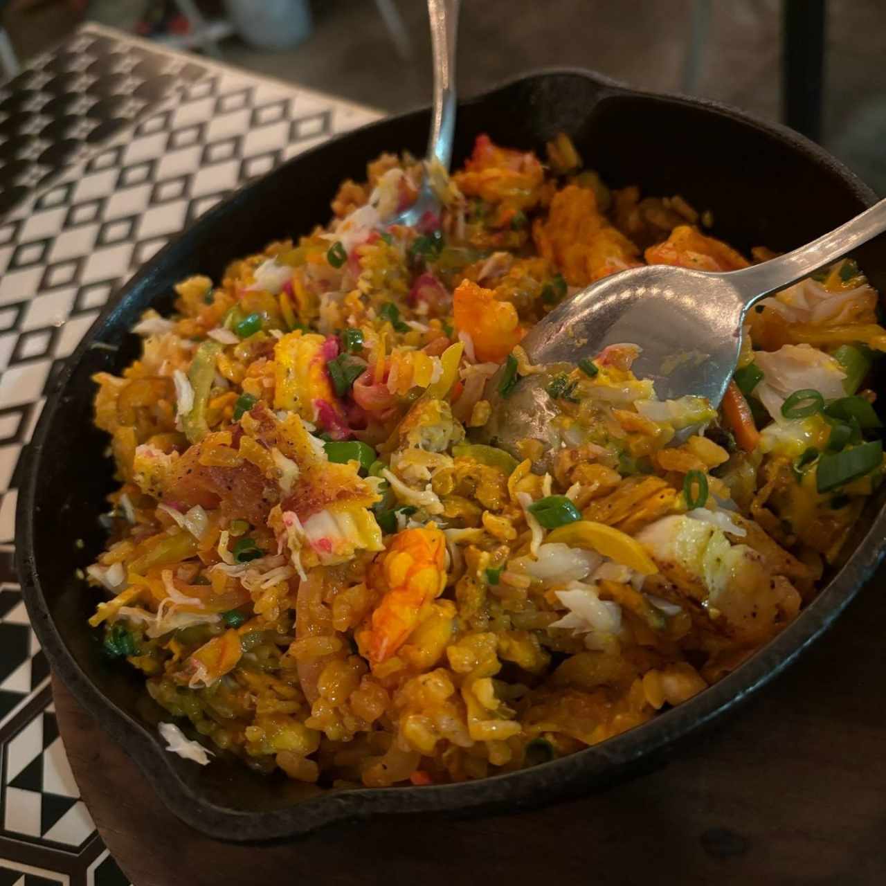 Arroz con Concolón de mariscos y Pescado