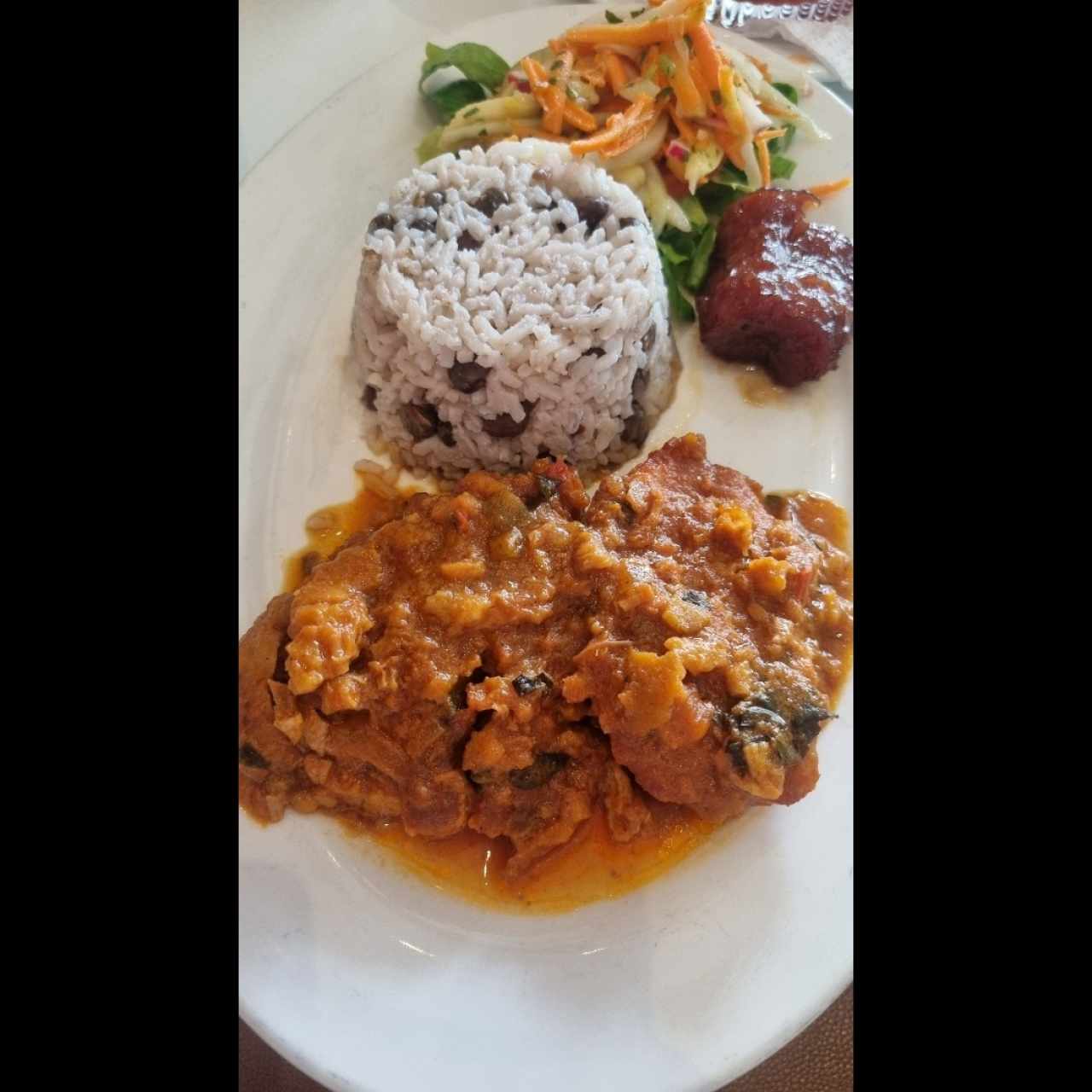 Mero en salsa de coco y arroz con coco y guandú