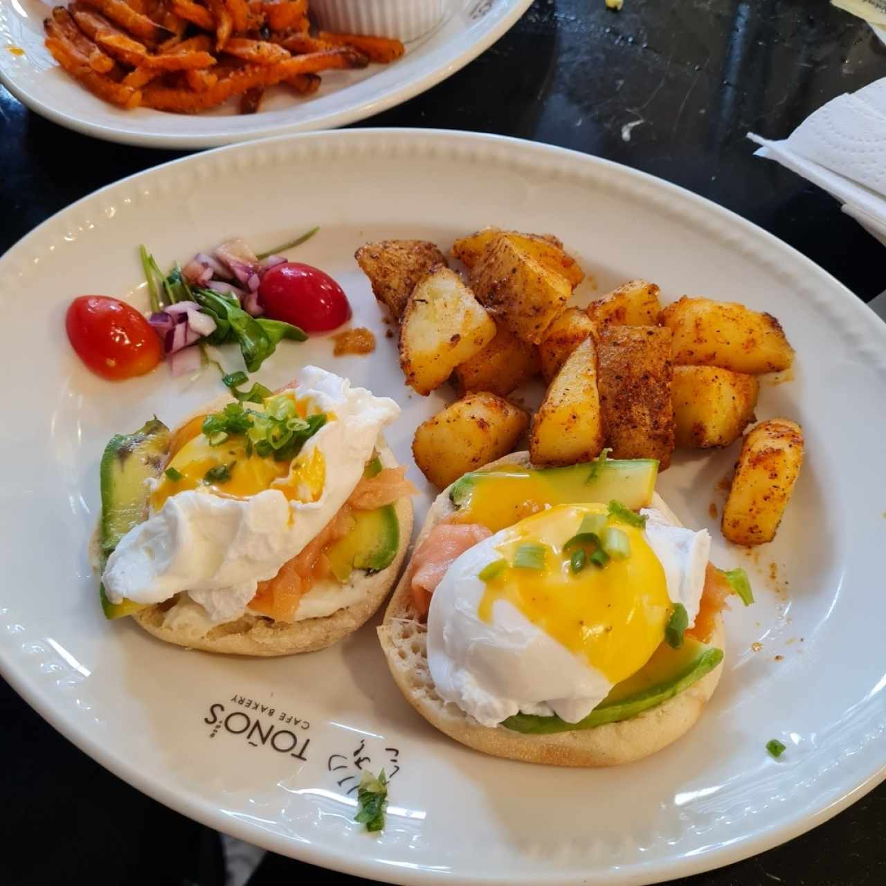 Huevos Benedictos