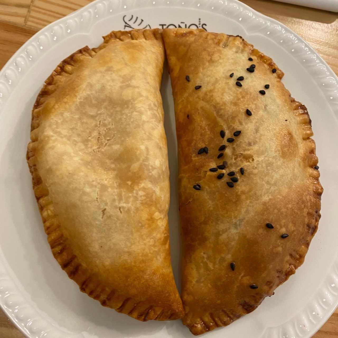 Empanada de queso feta y Empanada de carnita