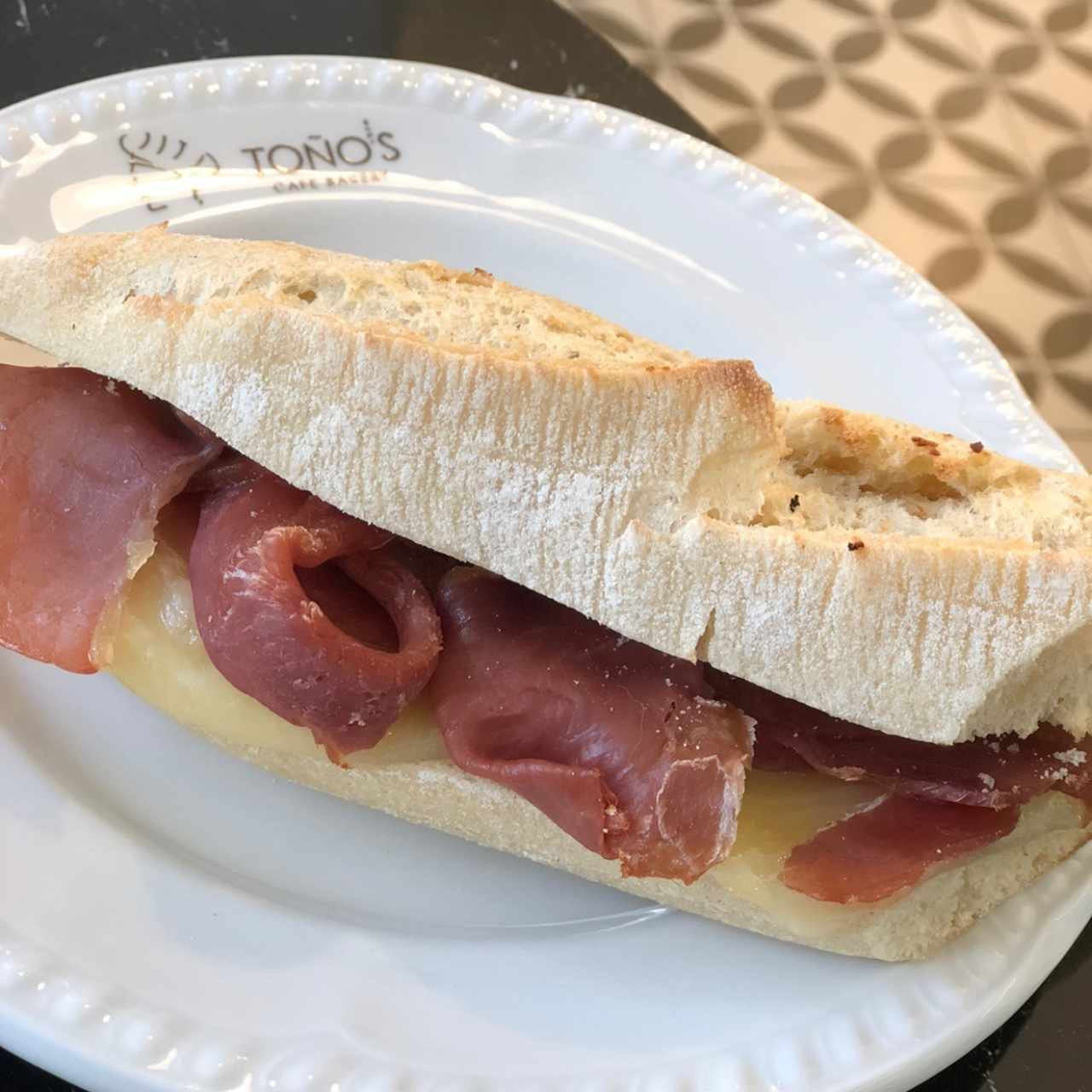 Sandwich jamón serrano