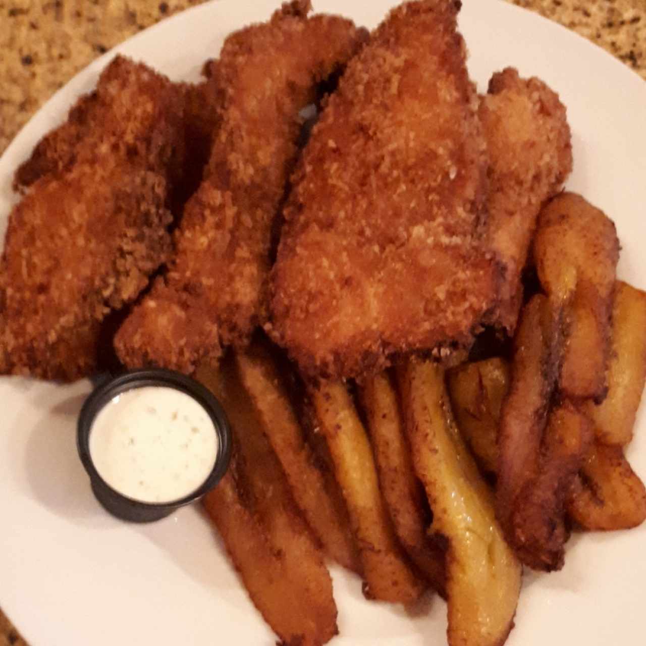 Combo de chicken tenders con plátano frito