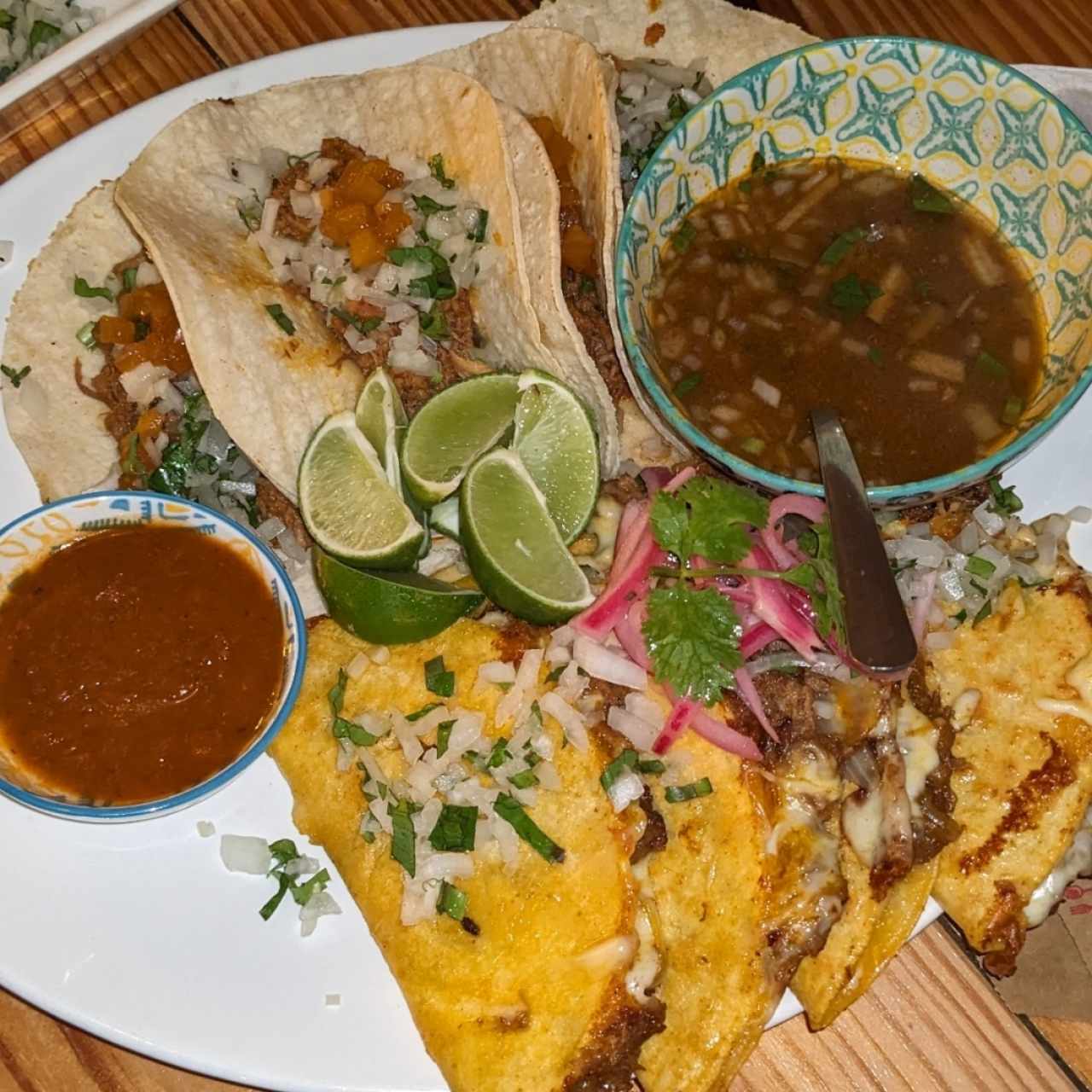 Tacos de birria y al pastor