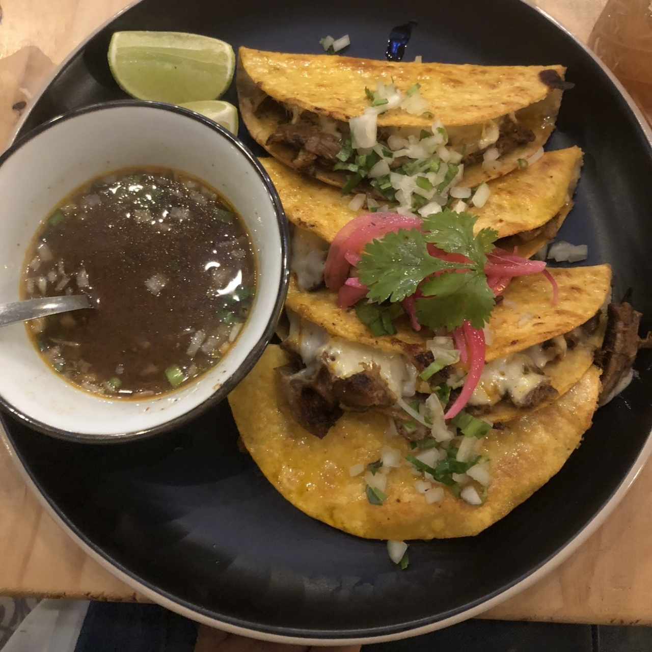 Taco birria de res