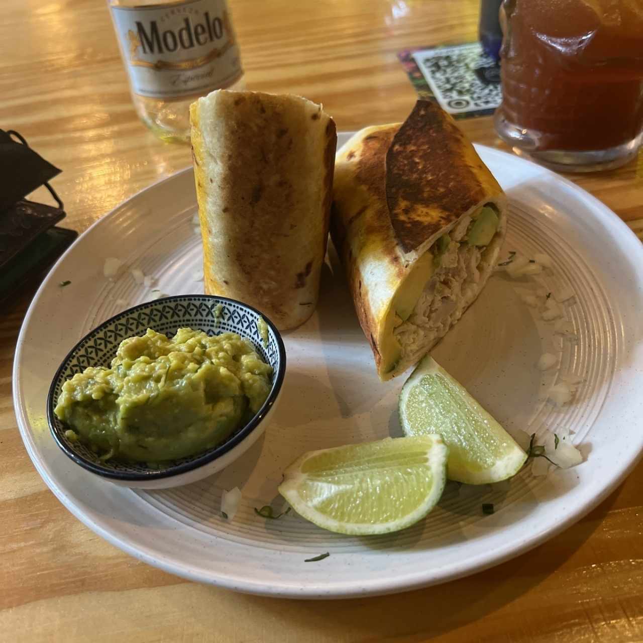 Burrito de Pollo y Aguacate