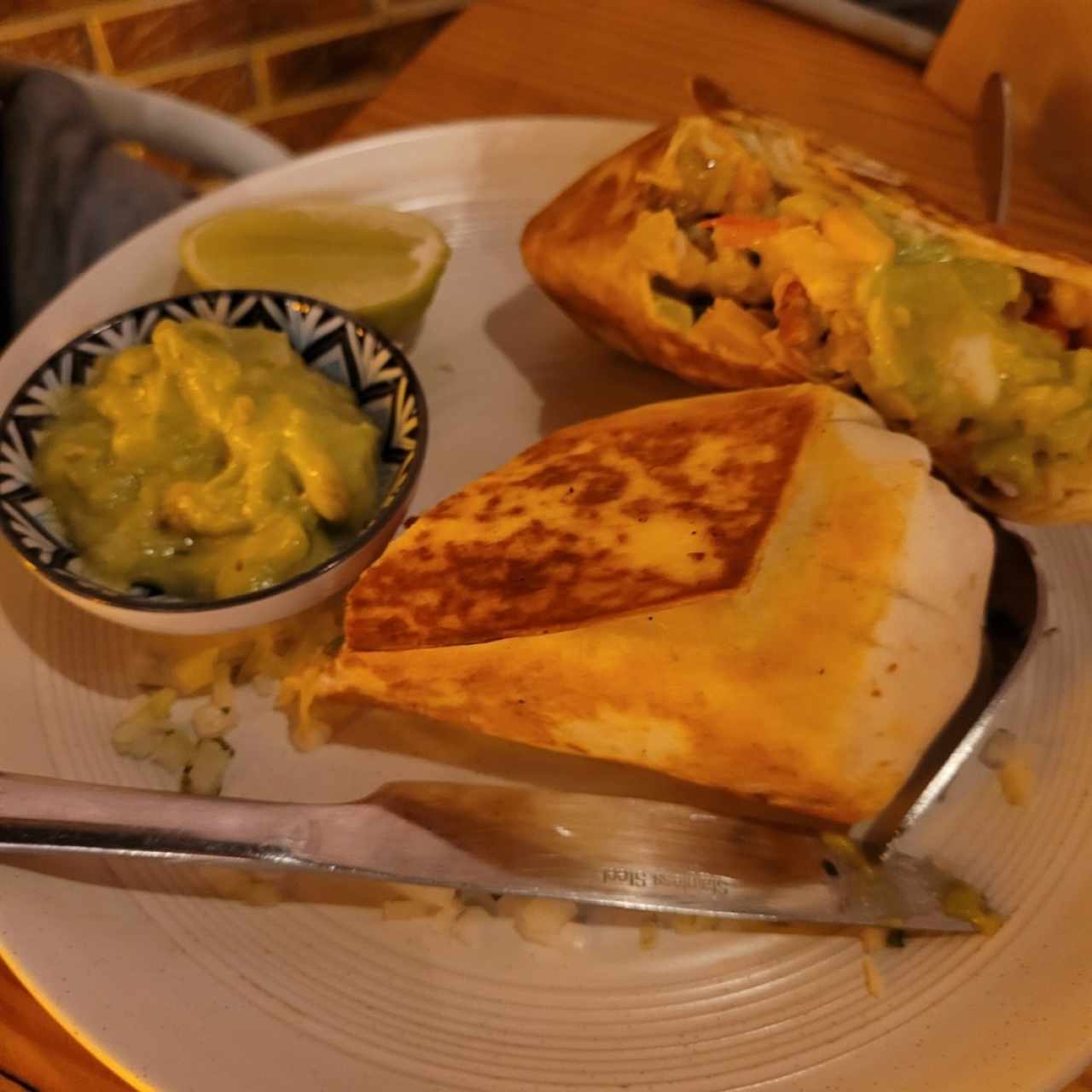 Burrito de Pollo y Aguacate // Chicken and Avocado Burrito