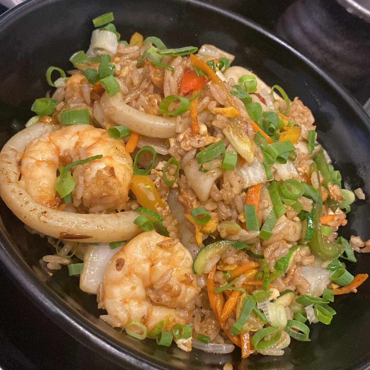 Arroz thai con camarones y calamares