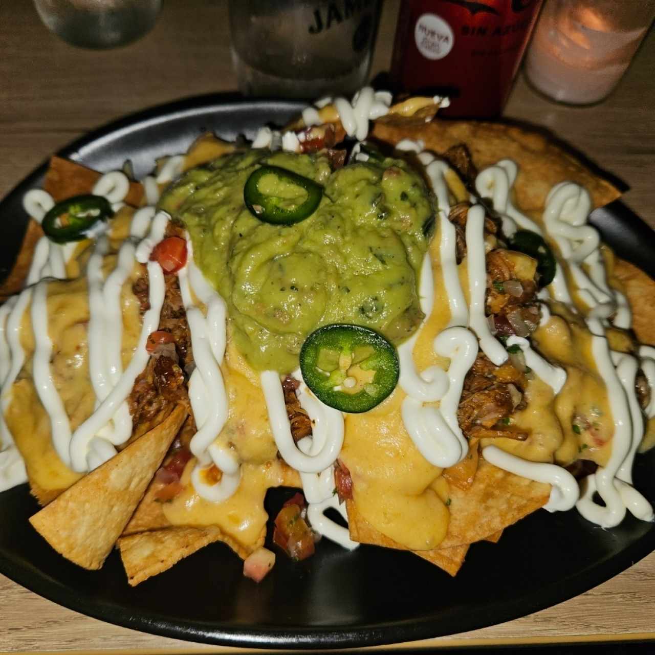 MAIN DISHES - NACHOS CON FLOW