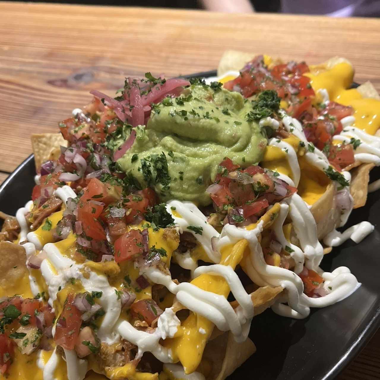 MAIN DISHES - NACHOS CON FLOW