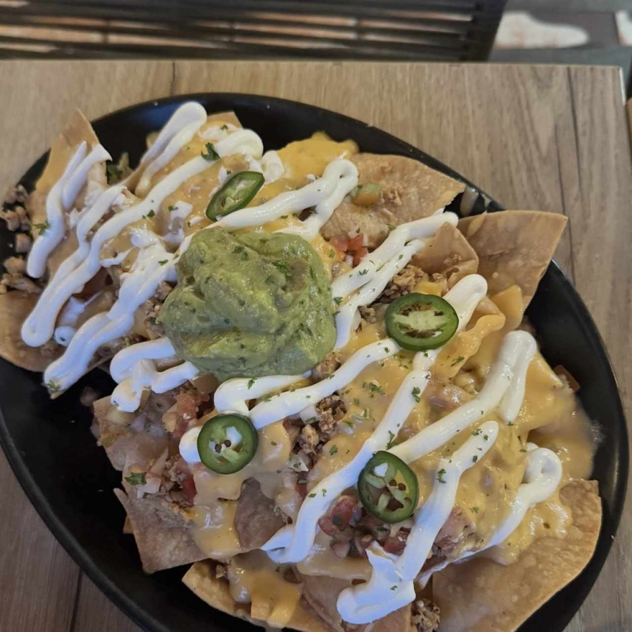 MAIN DISHES - NACHOS CON FLOW