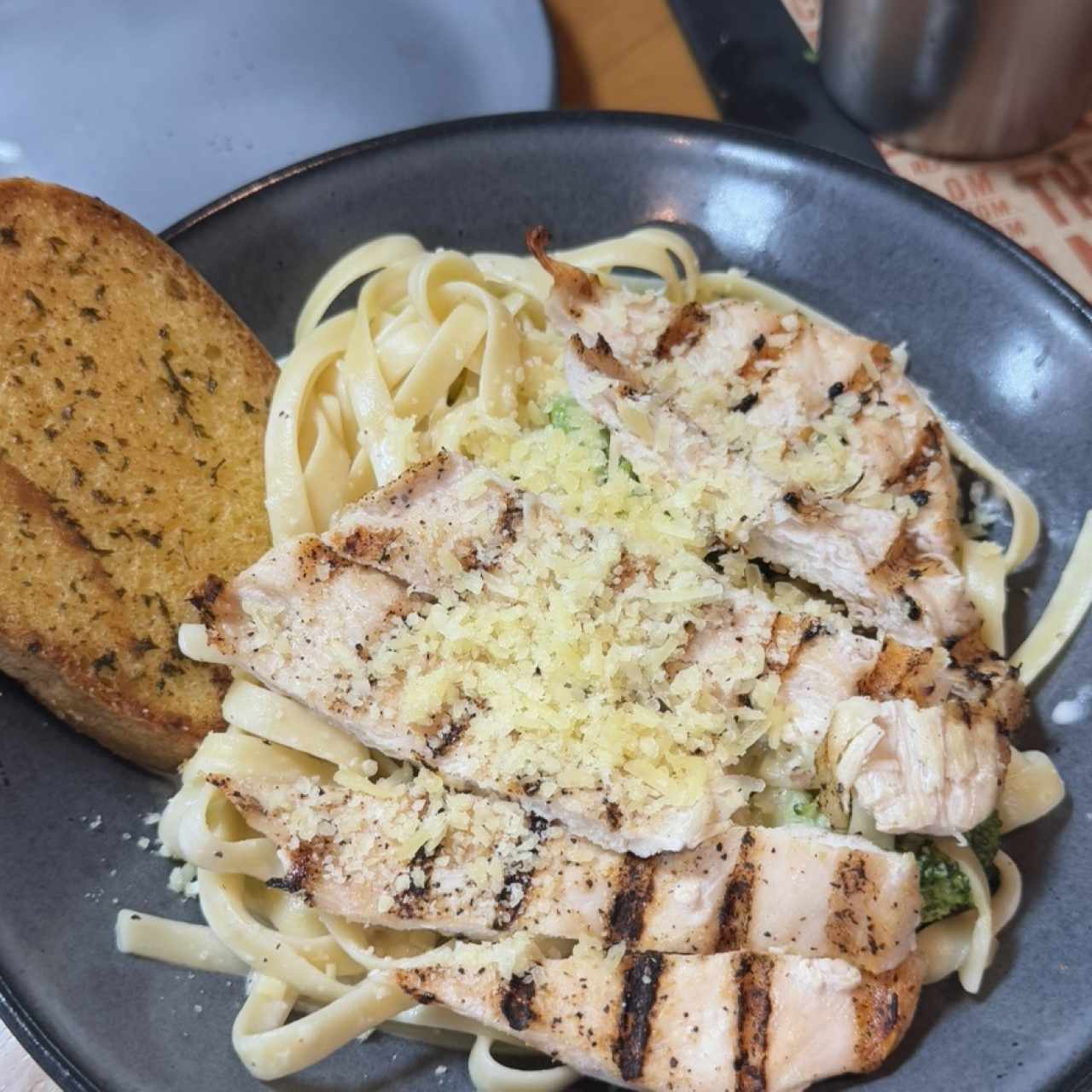 Chicken & Broccoli Alfredo Pasta