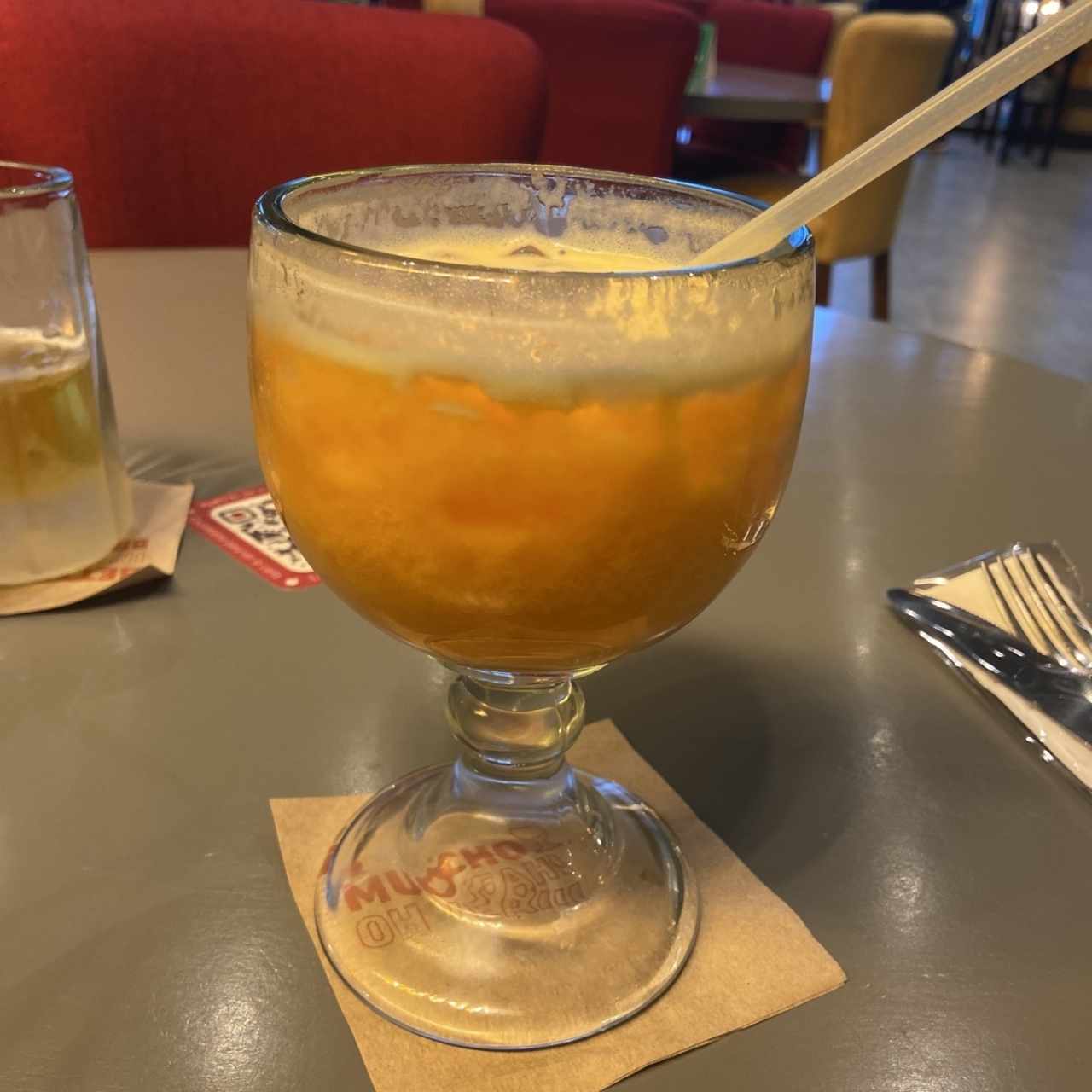 Jugo de mango, piña y fresa