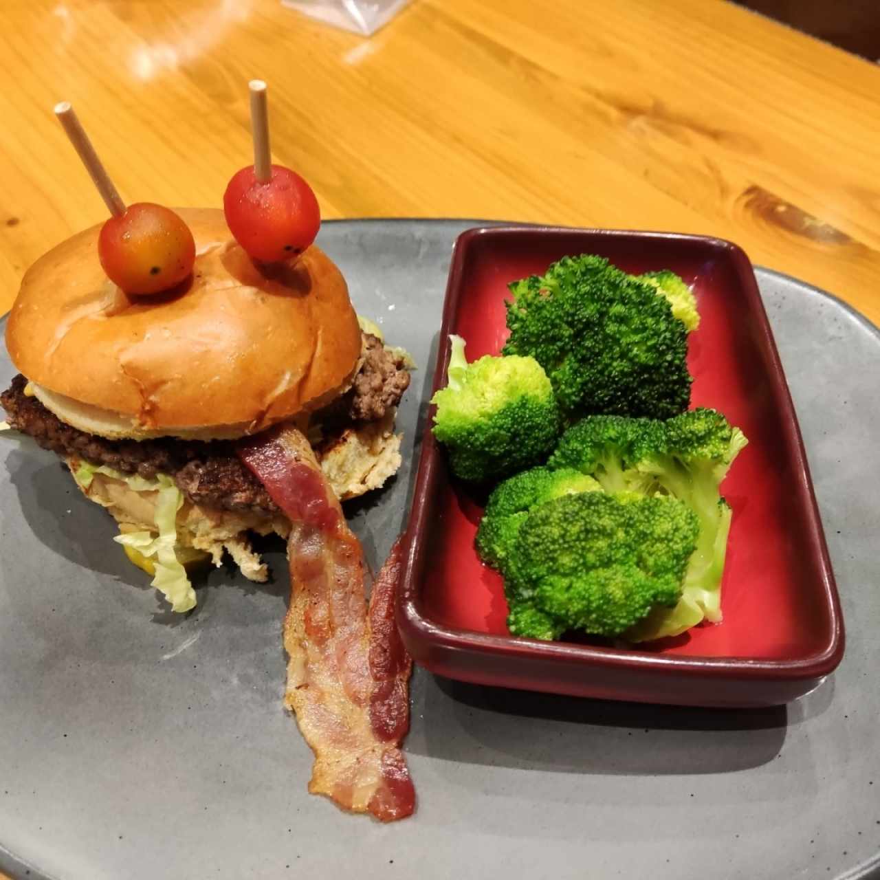 Raniburger 🤣 con broccoli