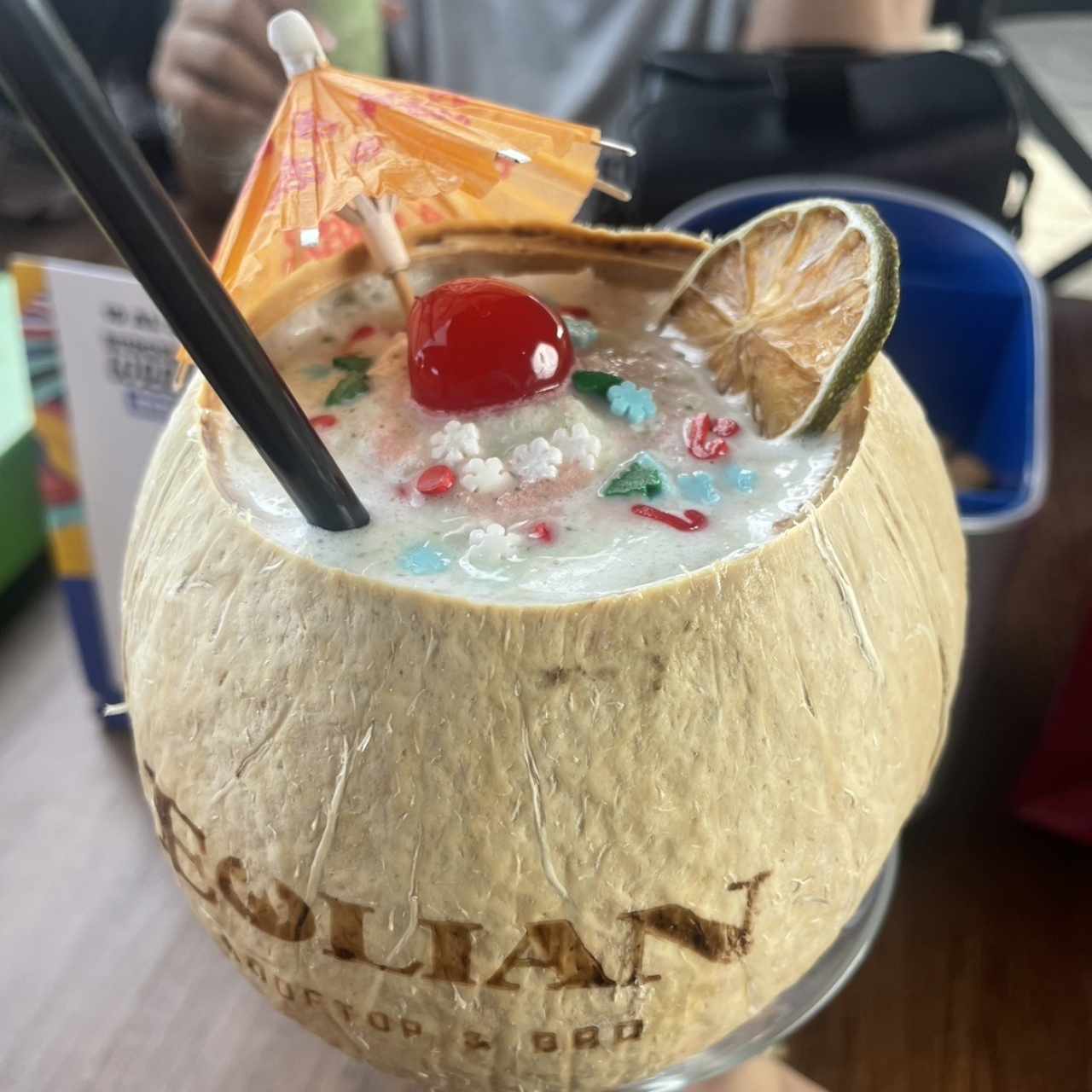 Limonada de coco y hierbabuena