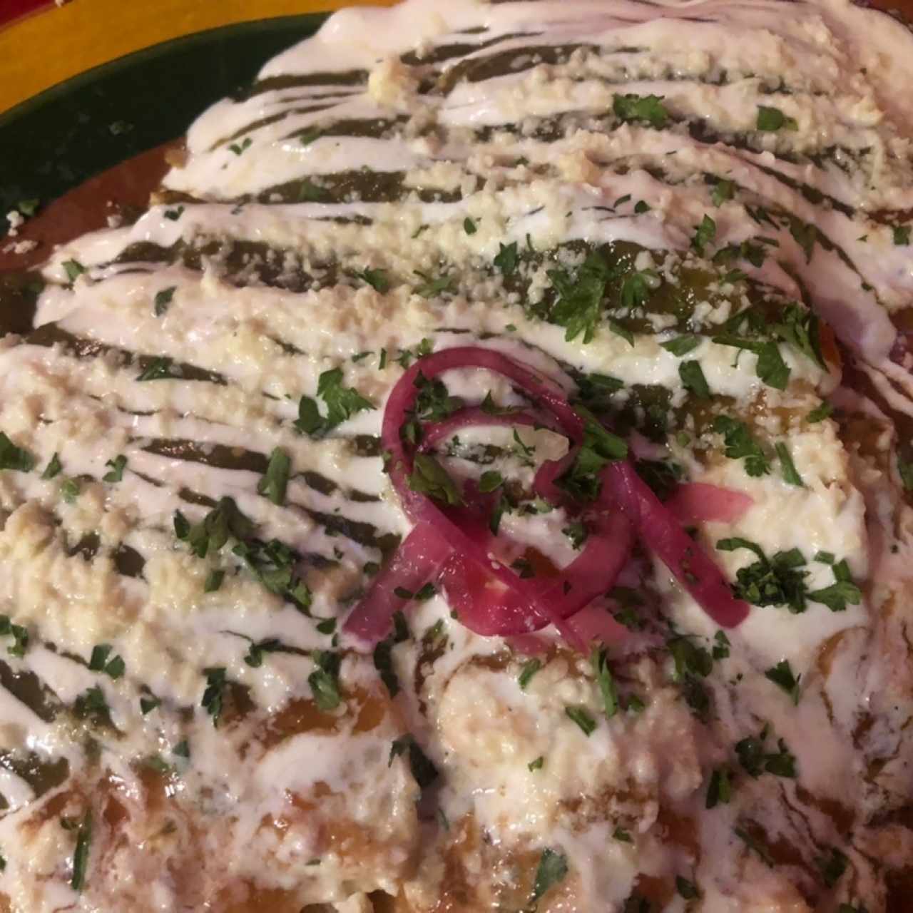 Enchiladas de pollo en salda divorciada