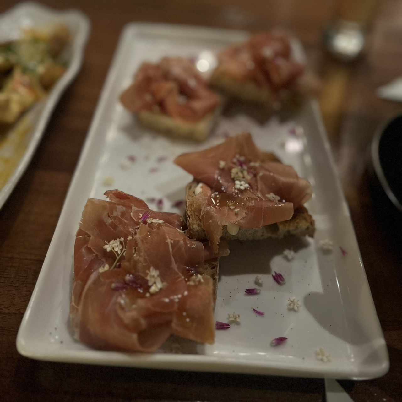 Tapas Clásicas - Montadito de Jamón