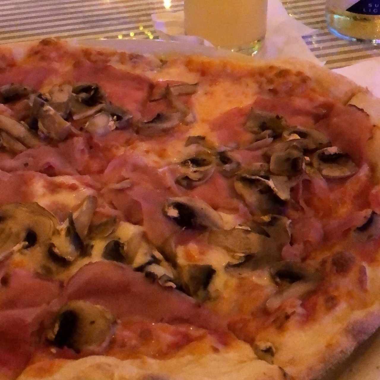 proscuitto e funghi