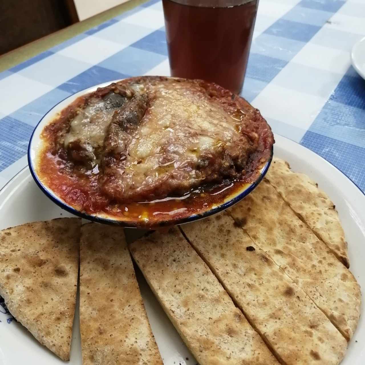 Berenjena Imán y pan pita