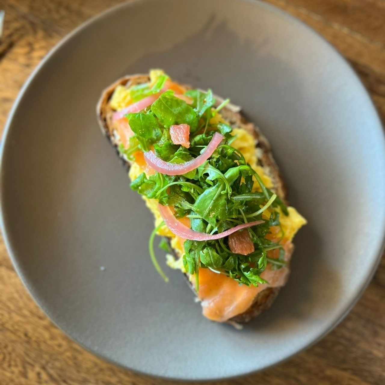 Tostada de salmon