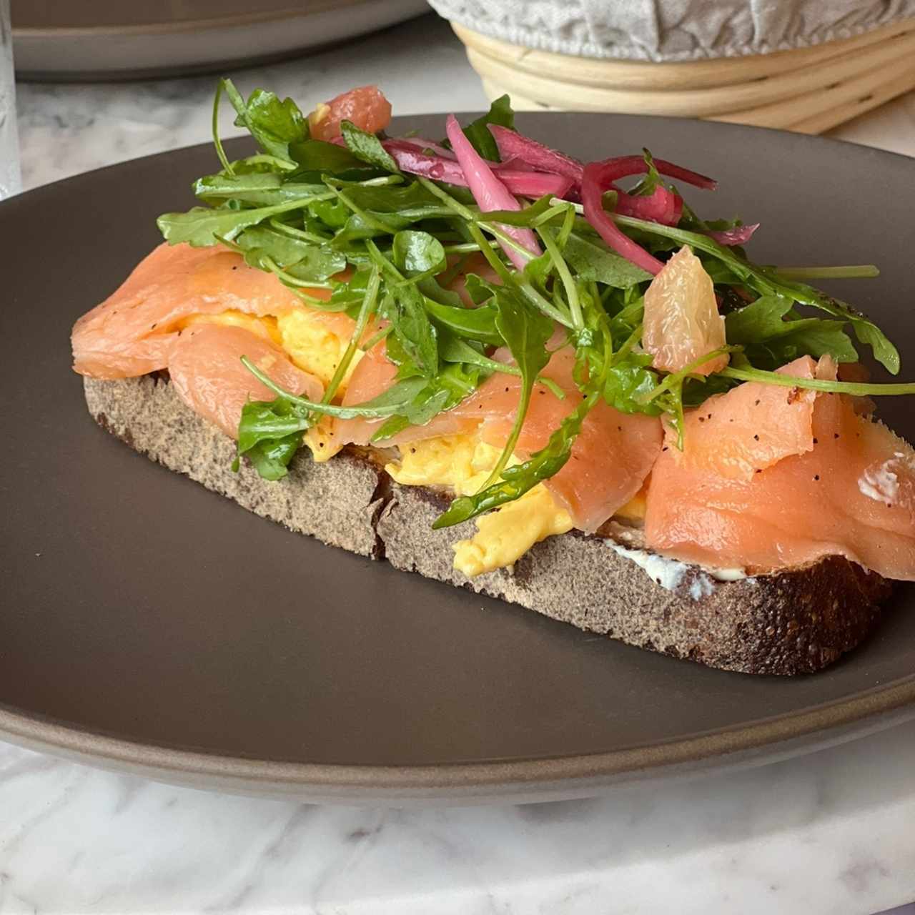 Tostada de salmon