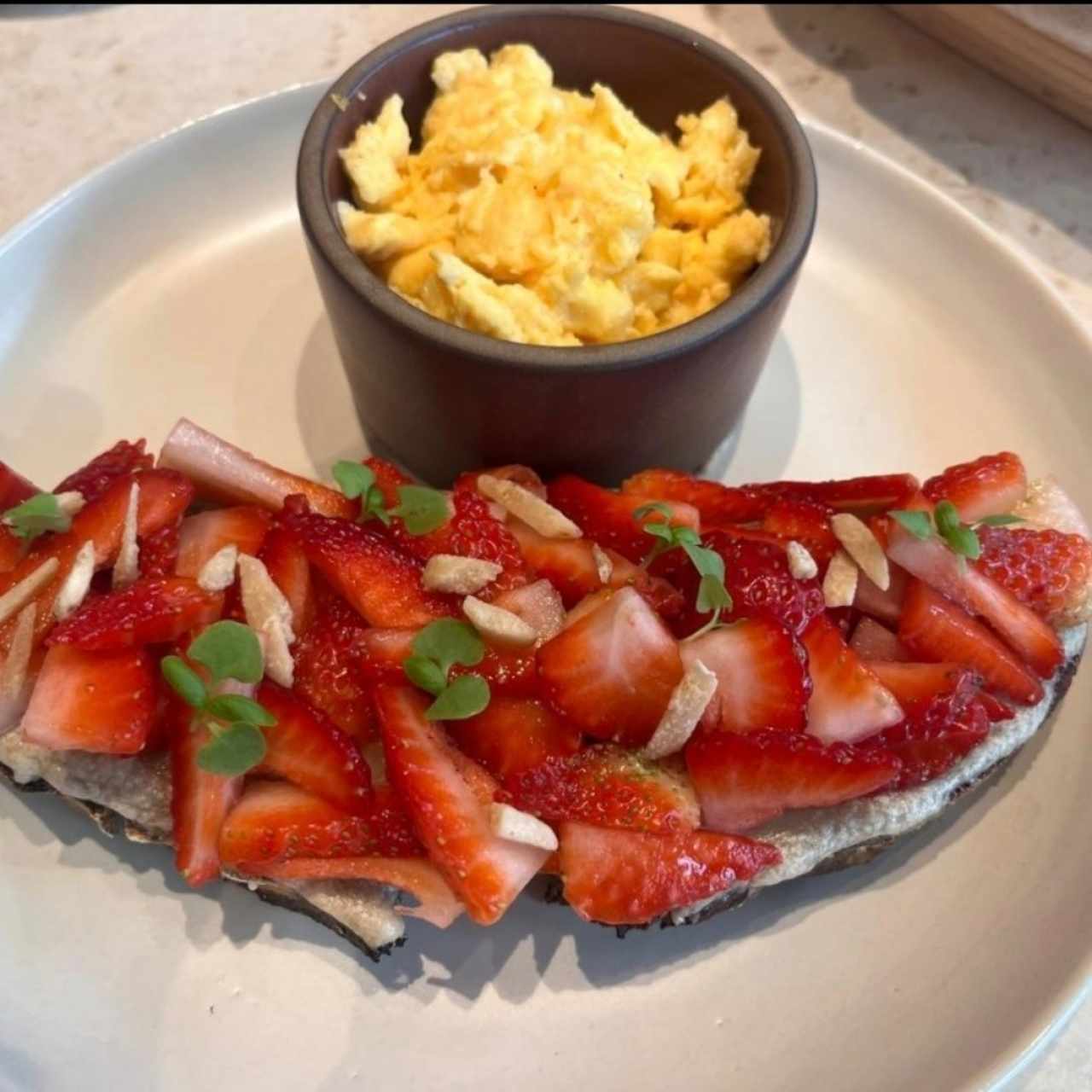 Tosta de Chokobrot con Fresas (v)