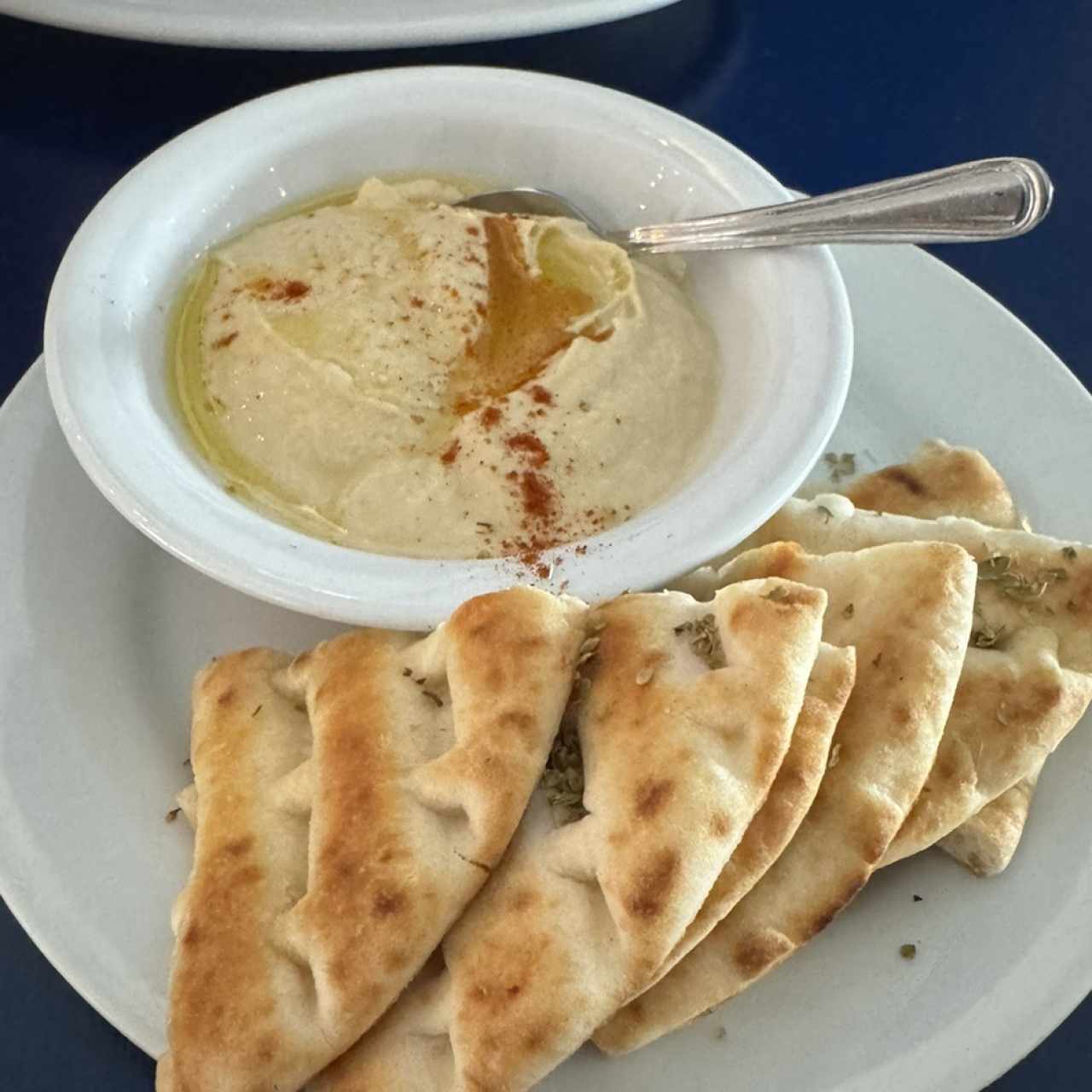 MEZEDES - HUMMUS