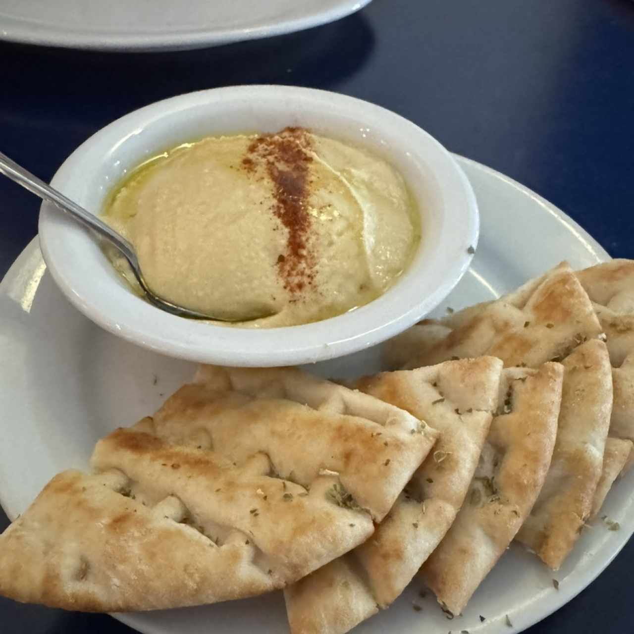 MEZEDES - HUMMUS
