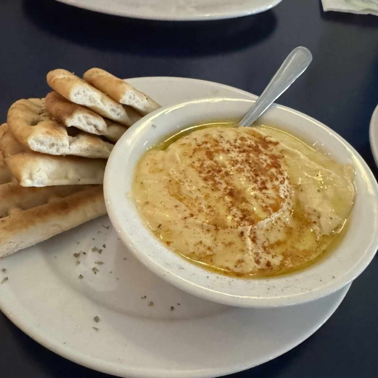 MEZEDES - HUMMUS