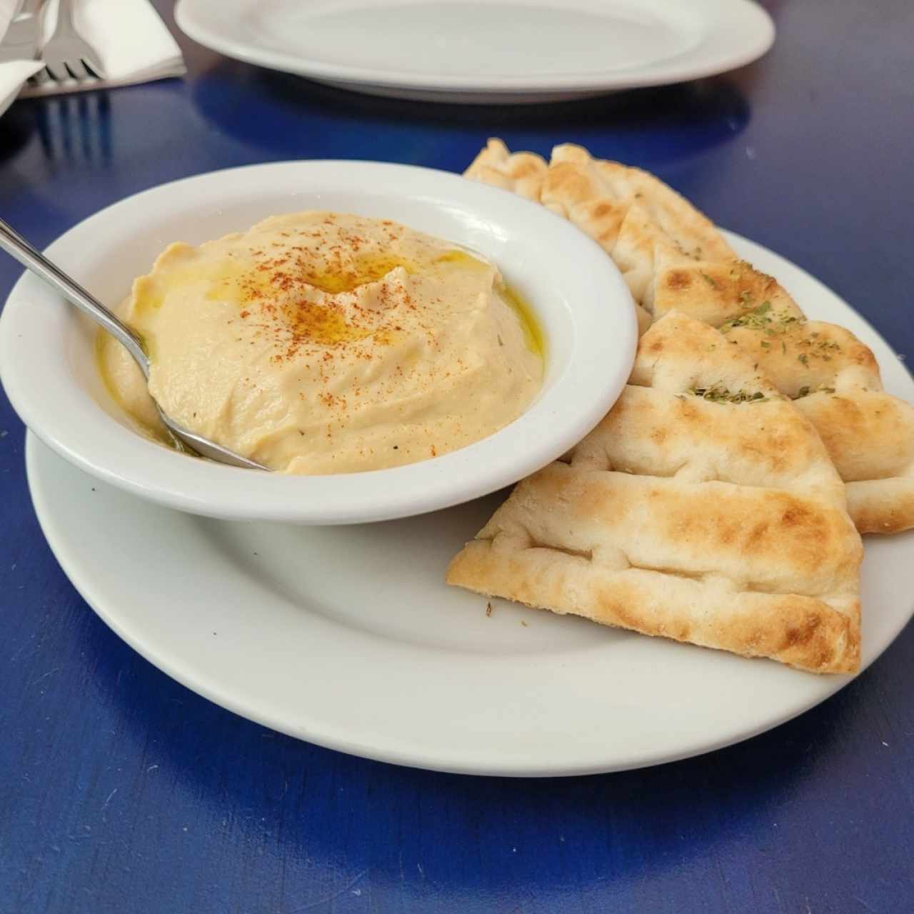 MEZEDES - HUMMUS