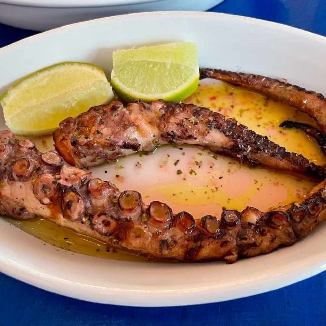 Octapodi Ksidato (Pulpo al Carbón)