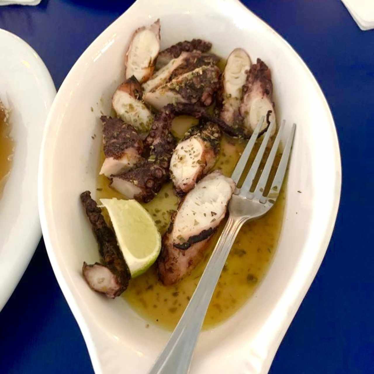 Kotopulo Lemonato con vegetales a la parrilla