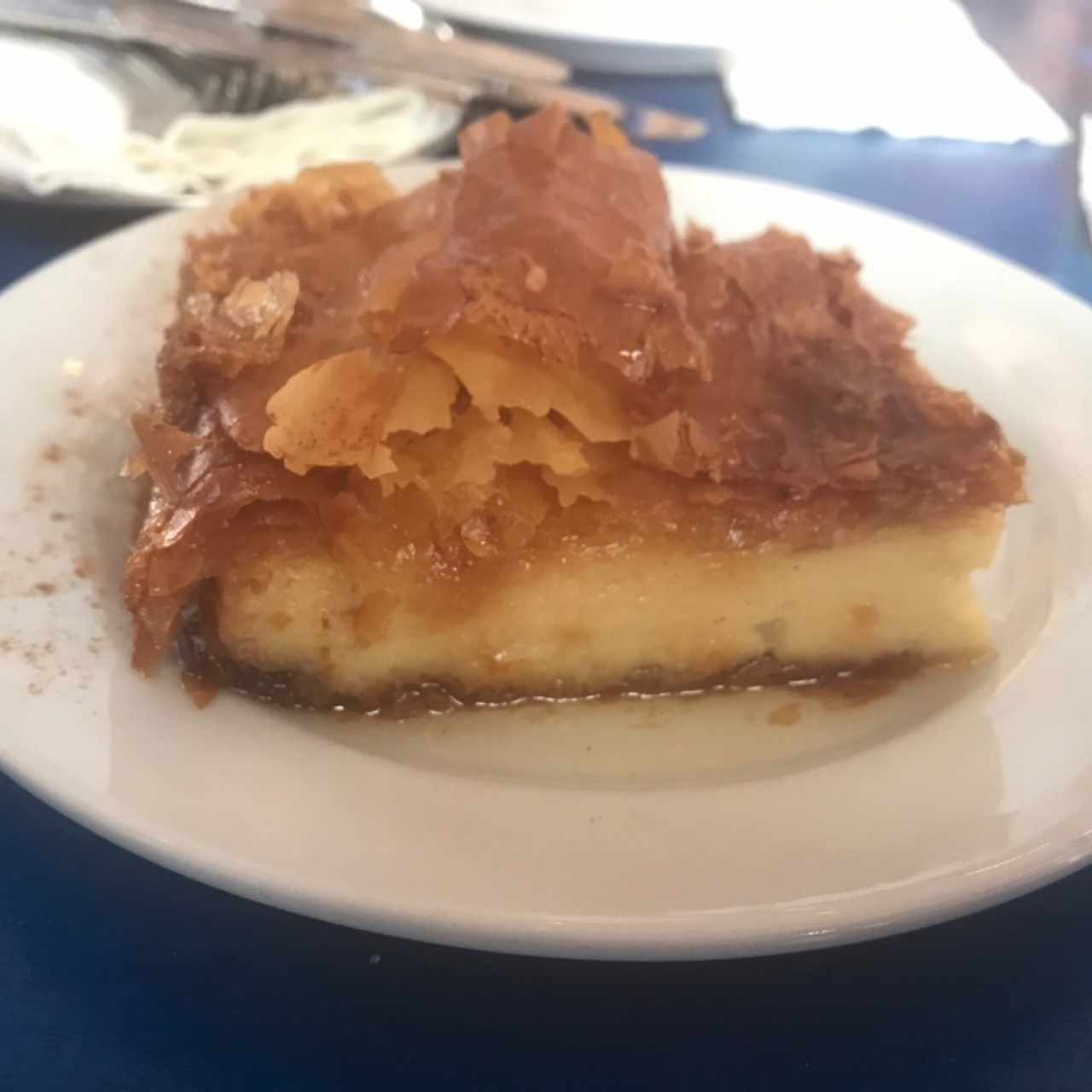 postre de pasta filo y crema 