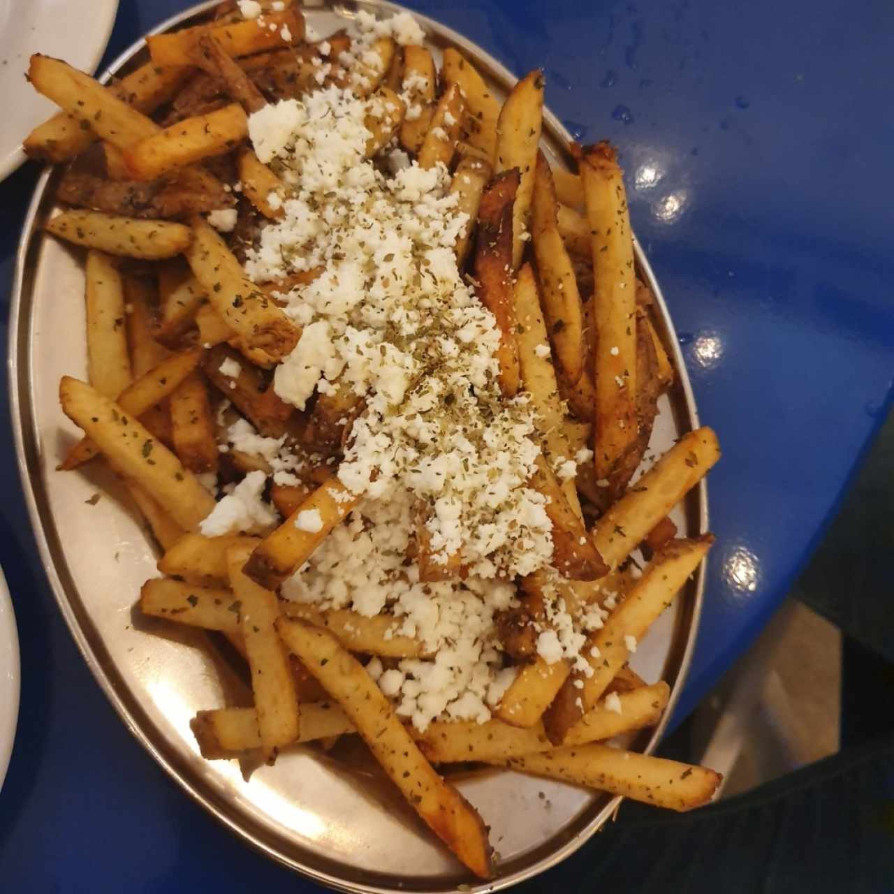 papas fritas con feta