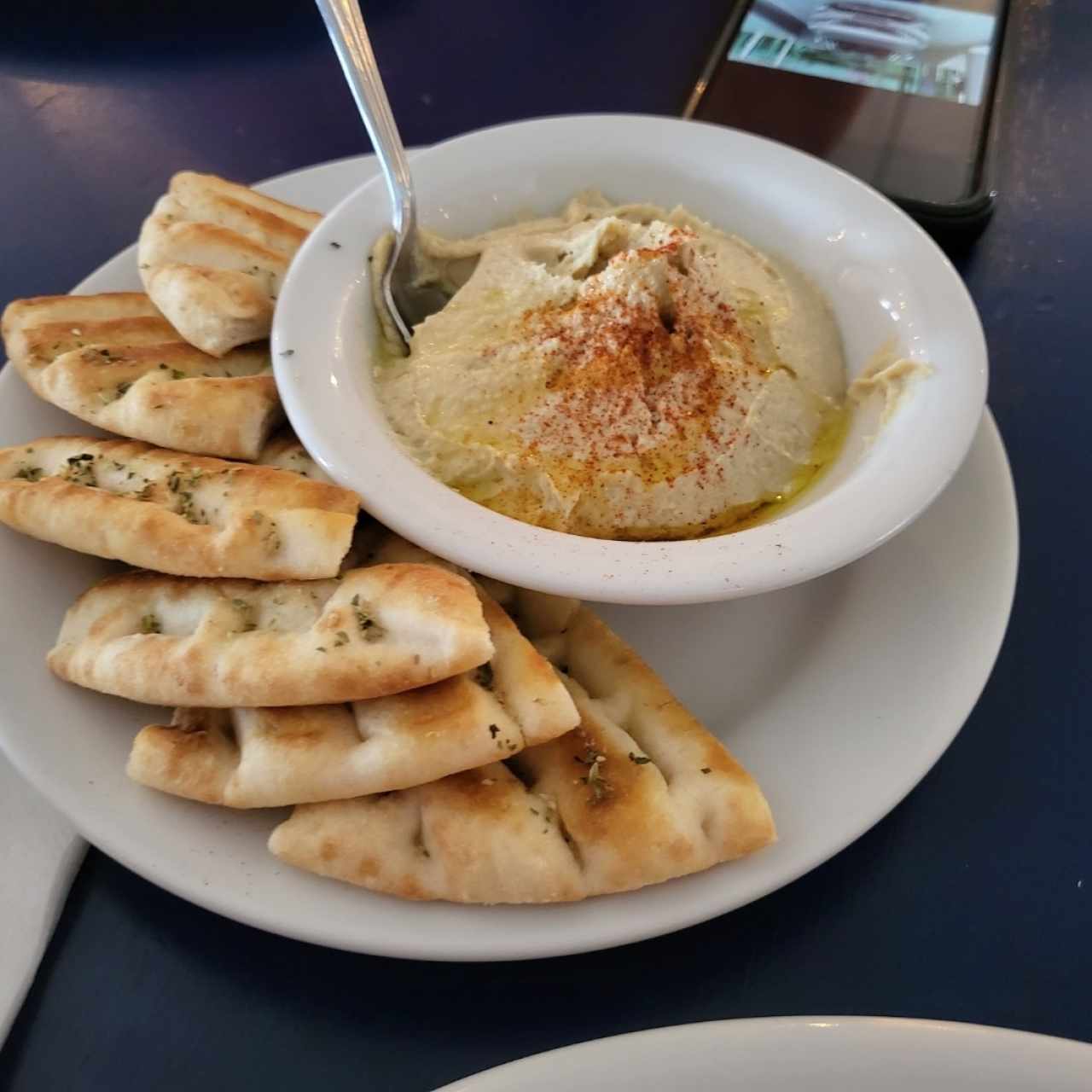 HUMMUS CON PAN PITA