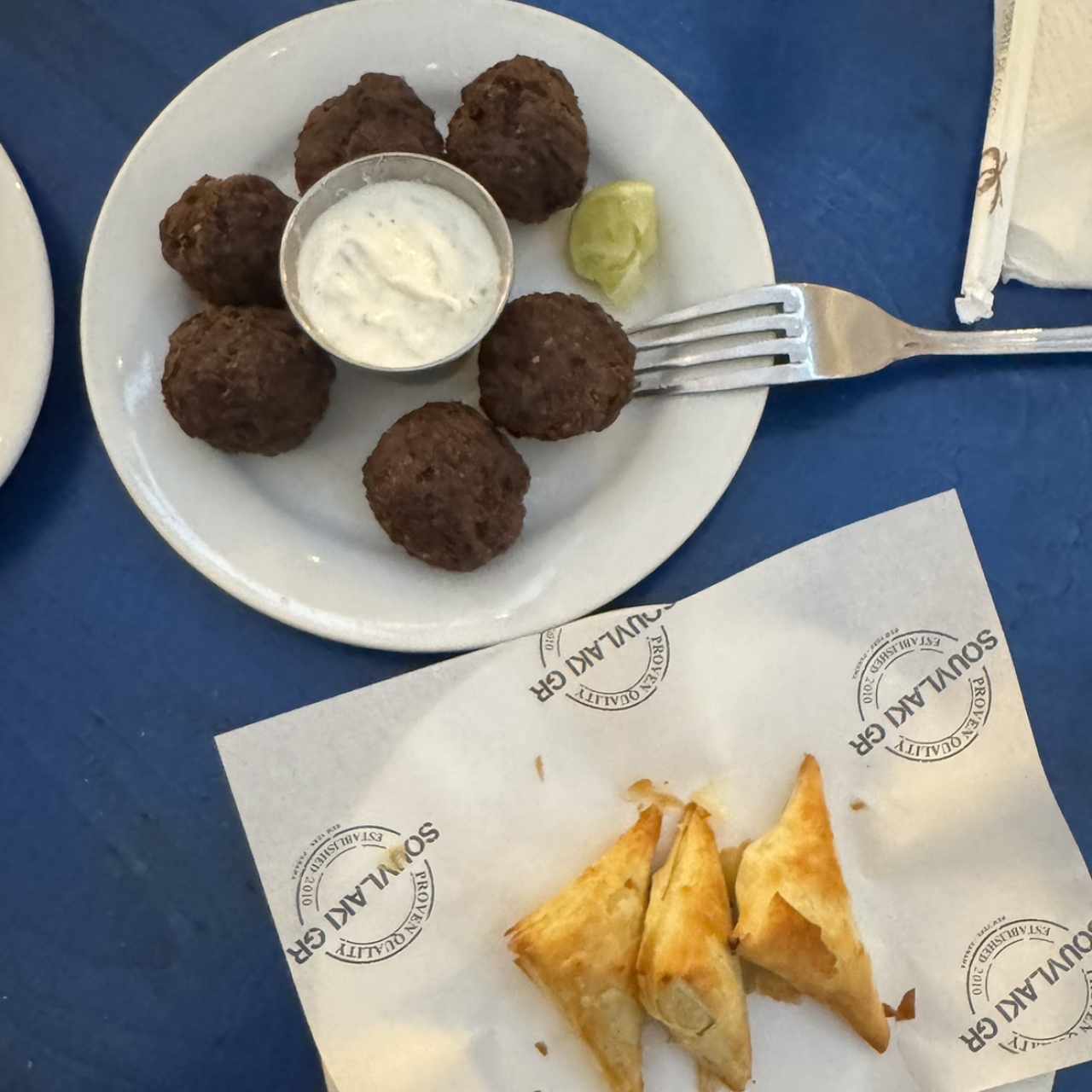 ENTRADAS - TYROPITA y Keftedes