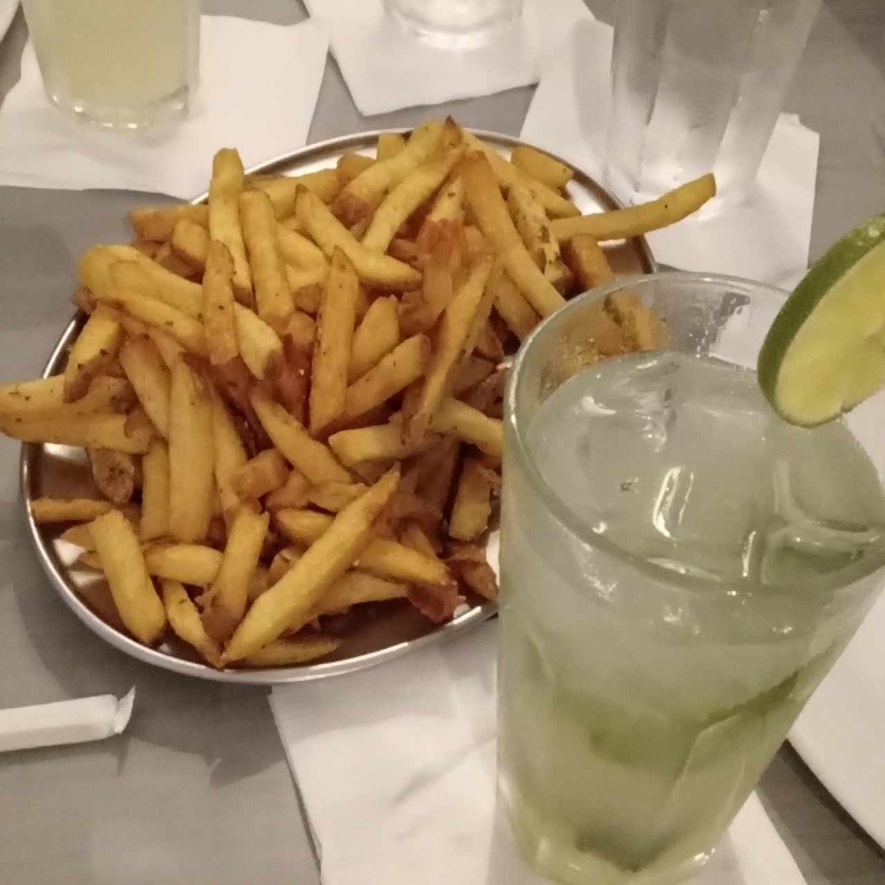 papas fritas y Limonada 