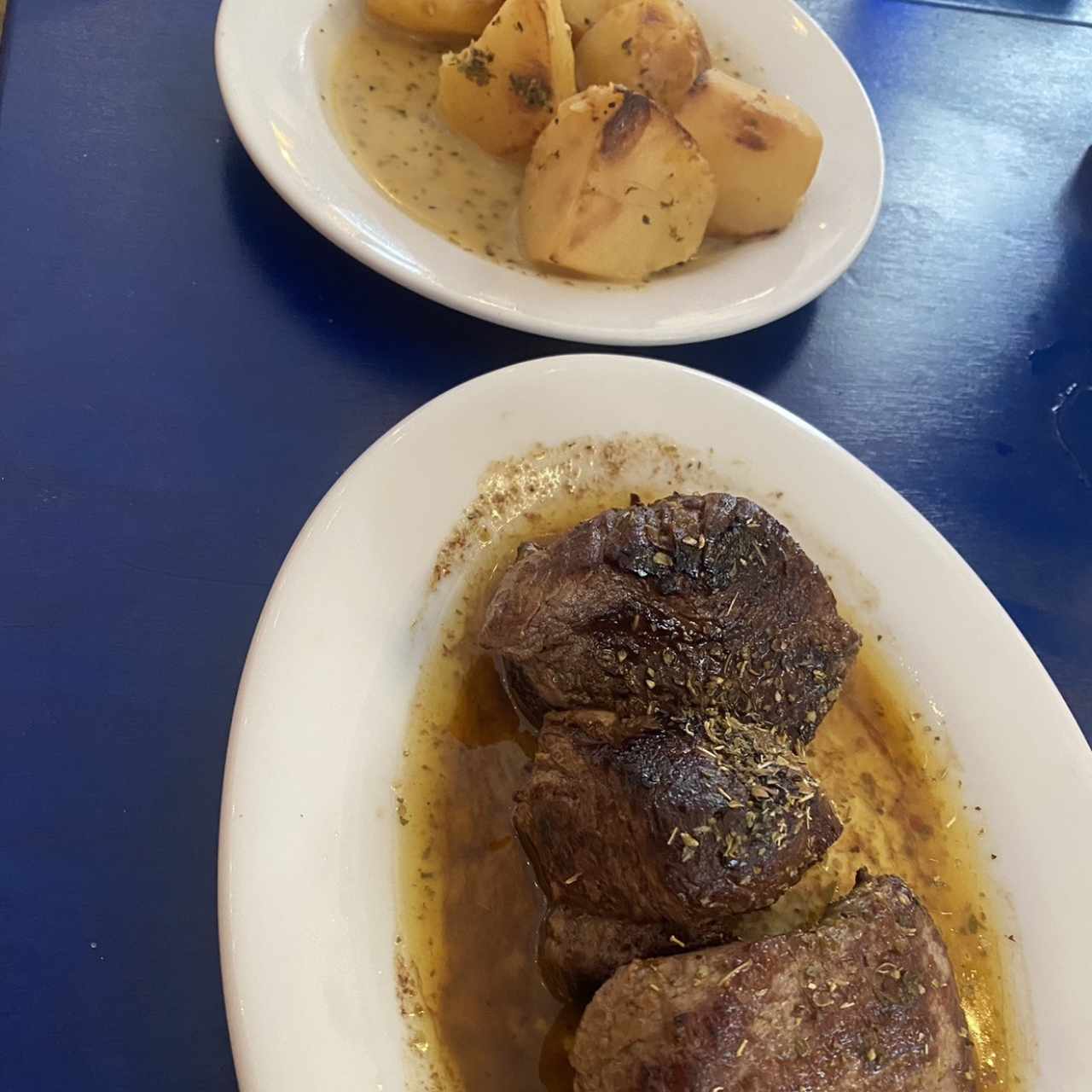 Brizolakia con papas al horno